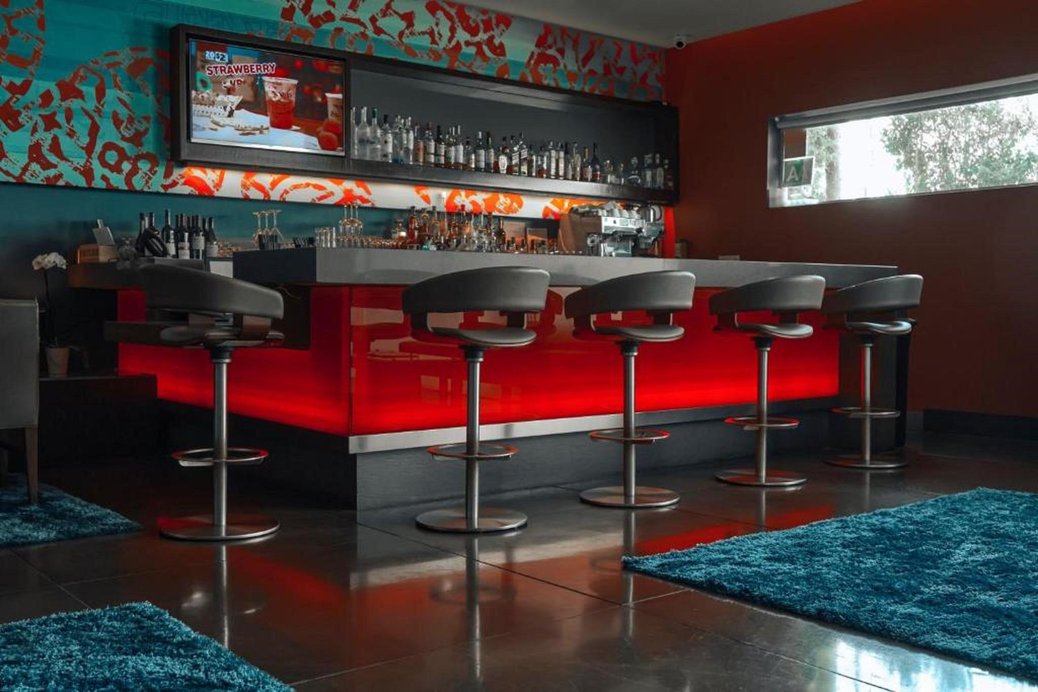 Bar/Salón SIRTAJ - Beverly Hills