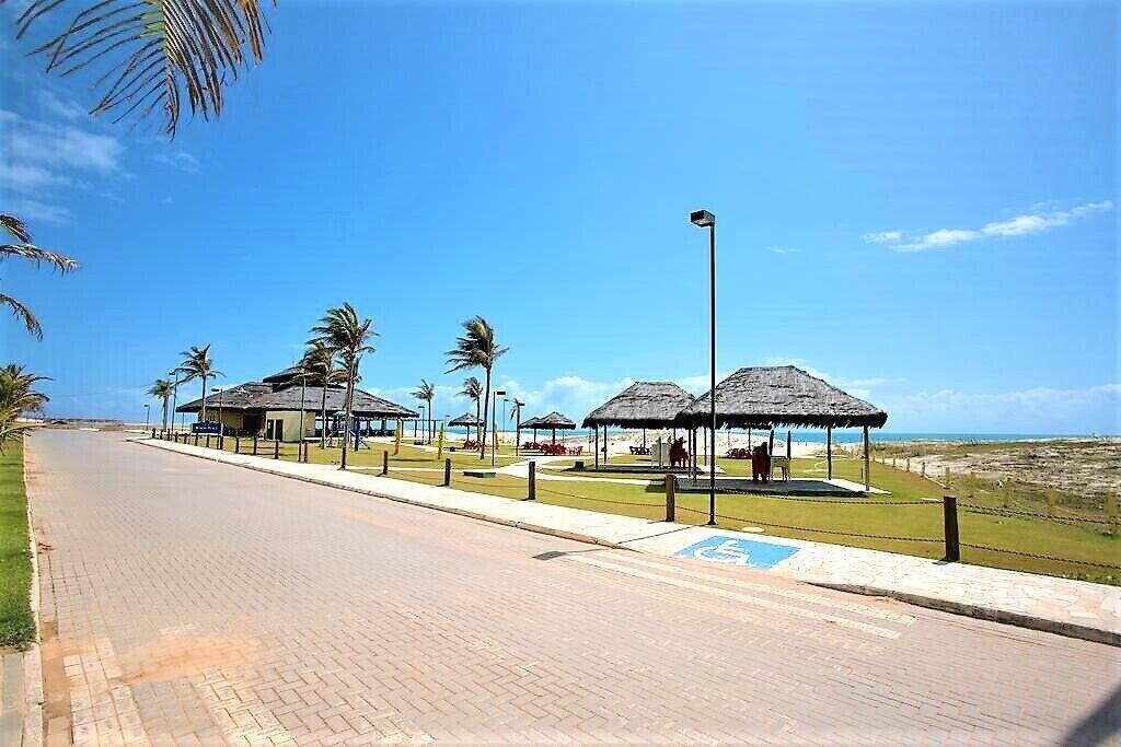 Bar/Salón Duplex with Hot Tub near Beach by DM Apartments.