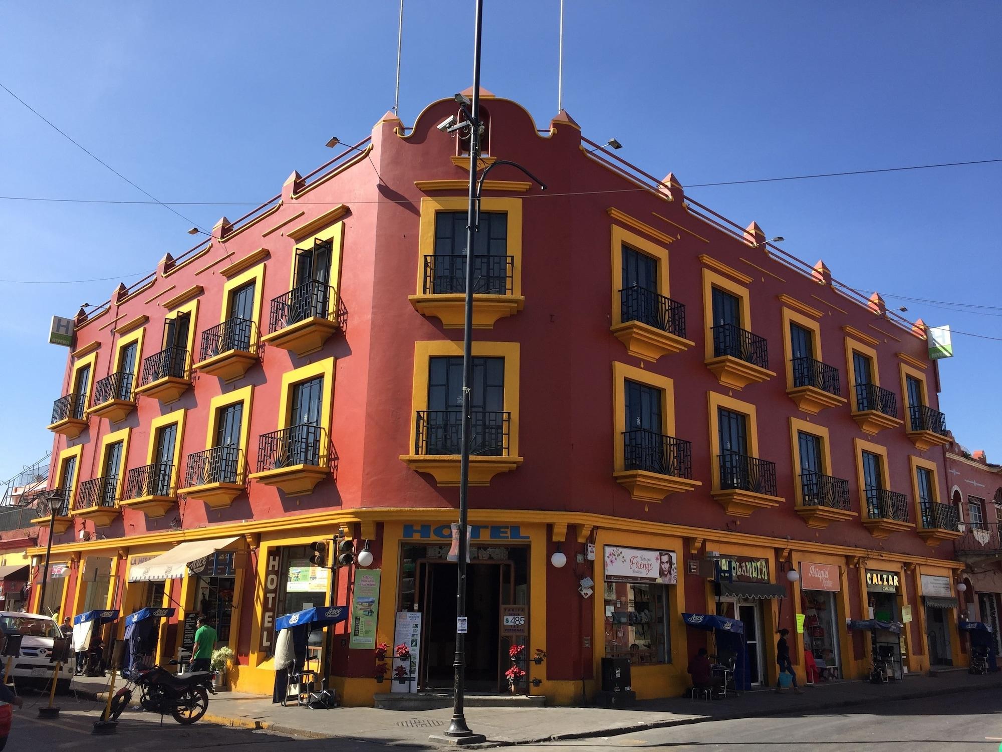 Varios Hotel Rivera