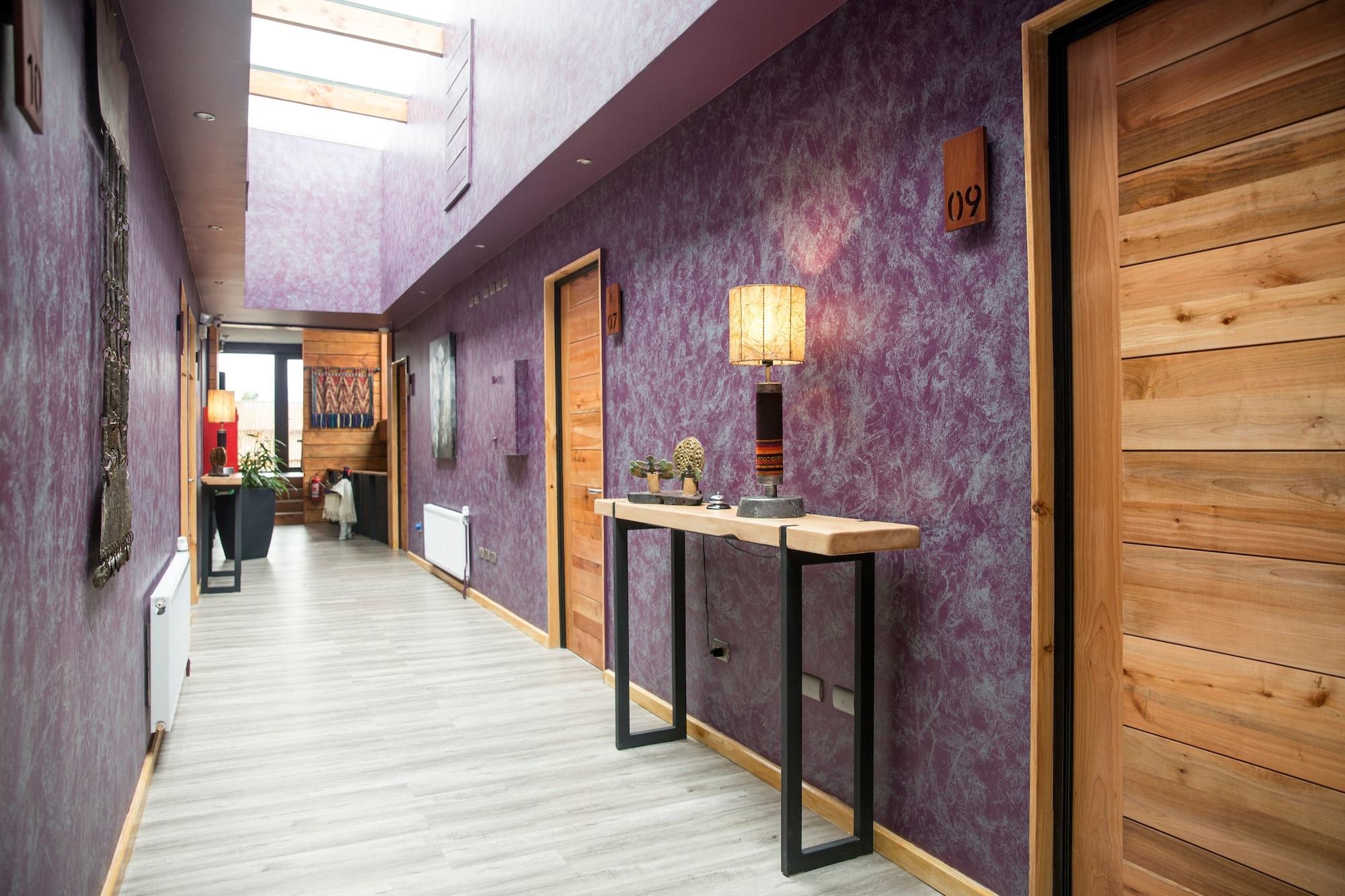 Varios Maki Hotel