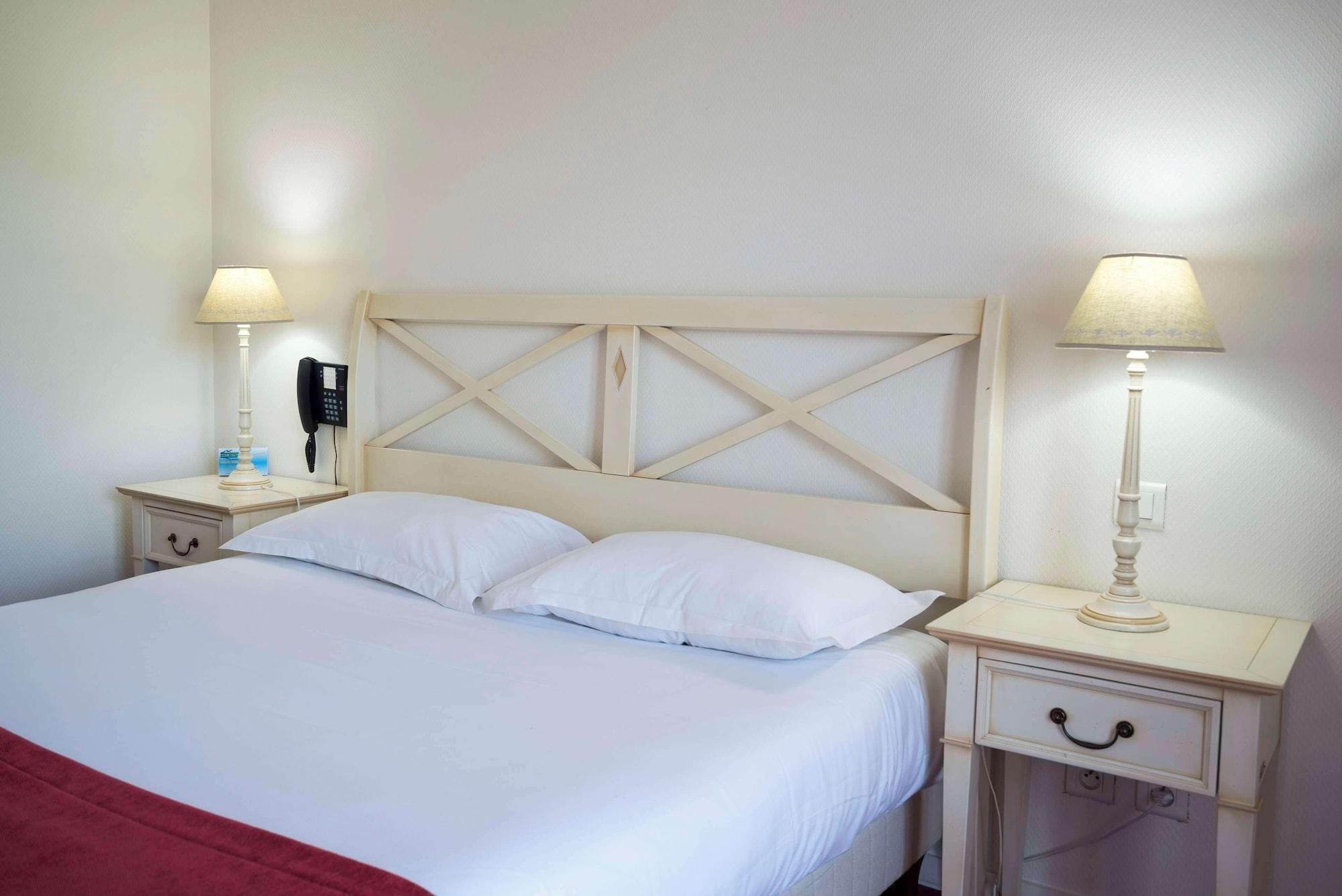 Varios Brit Hotel Du Perche