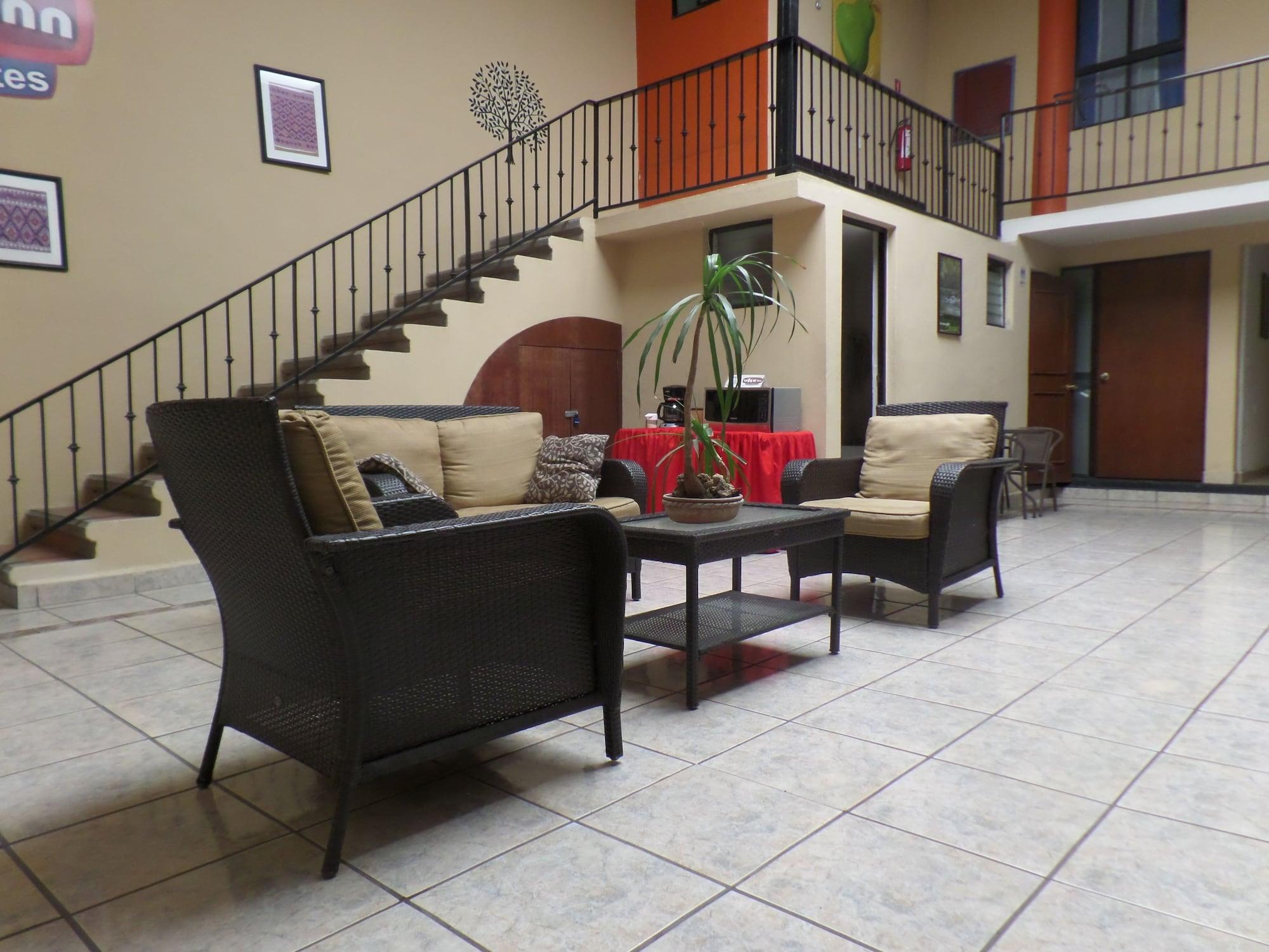 Varios Uke Inn Hotel & Suites