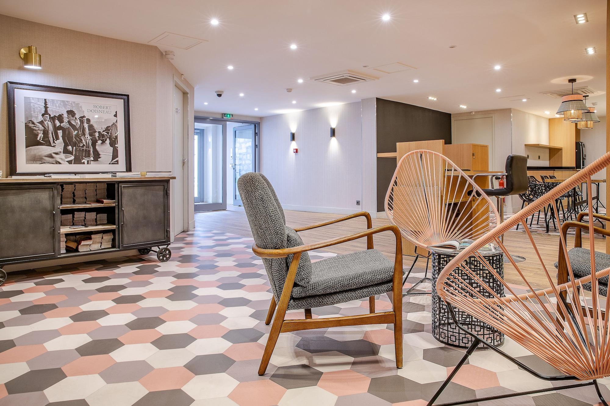 Vista Lobby CADET Residence by Collection VESPER