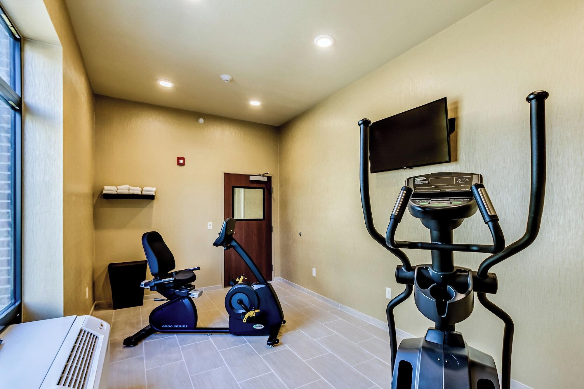 Gimnasio Cobblestone Inn & Suites - Waverly