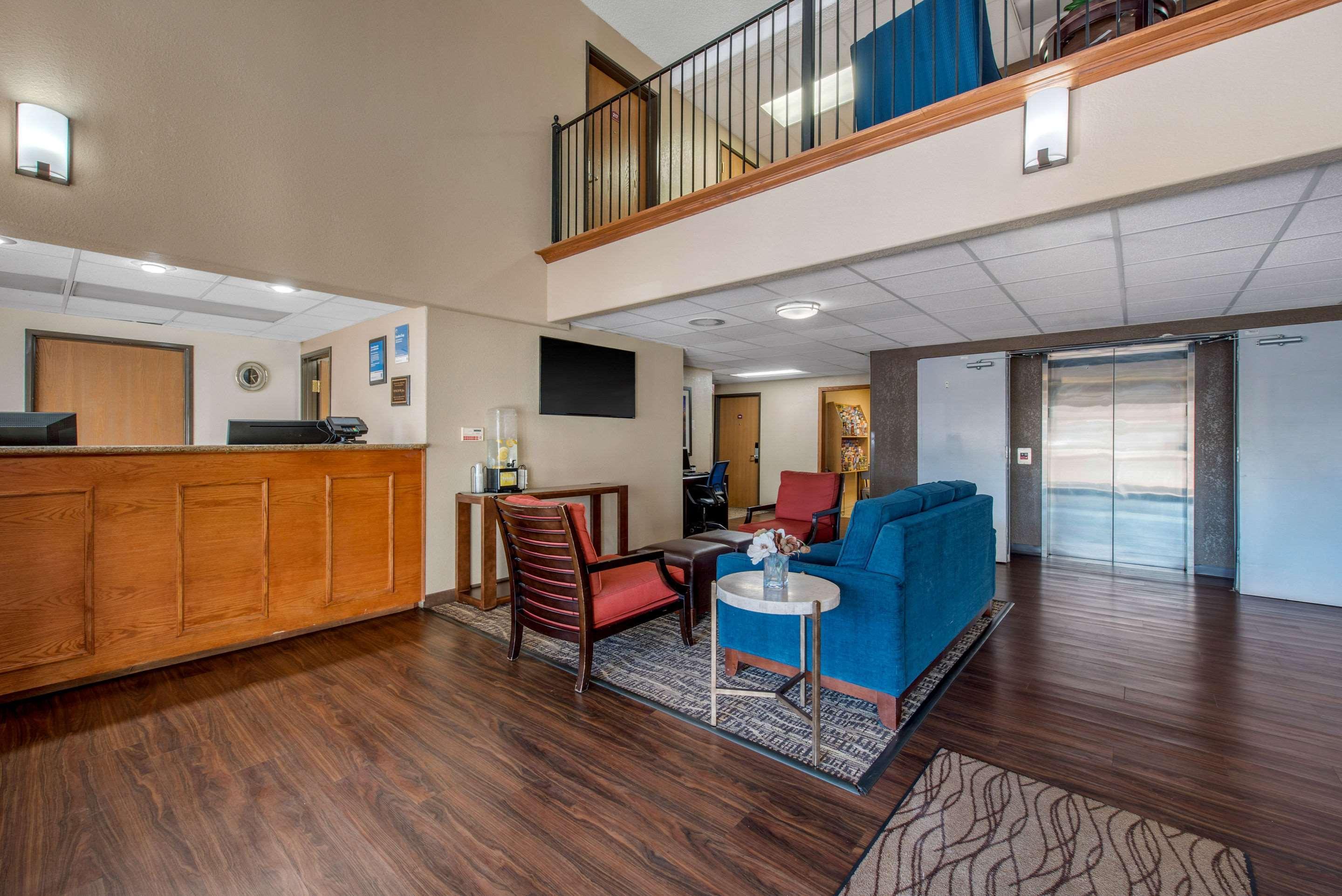 Vista Lobby Comfort Inn Denver Southeast Area
