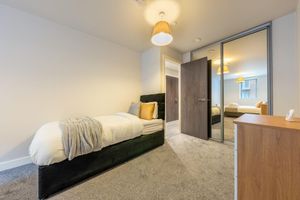 Alquiler Vacacional - Grand 4-sleeper Apartment in Central Slough with Free Parking