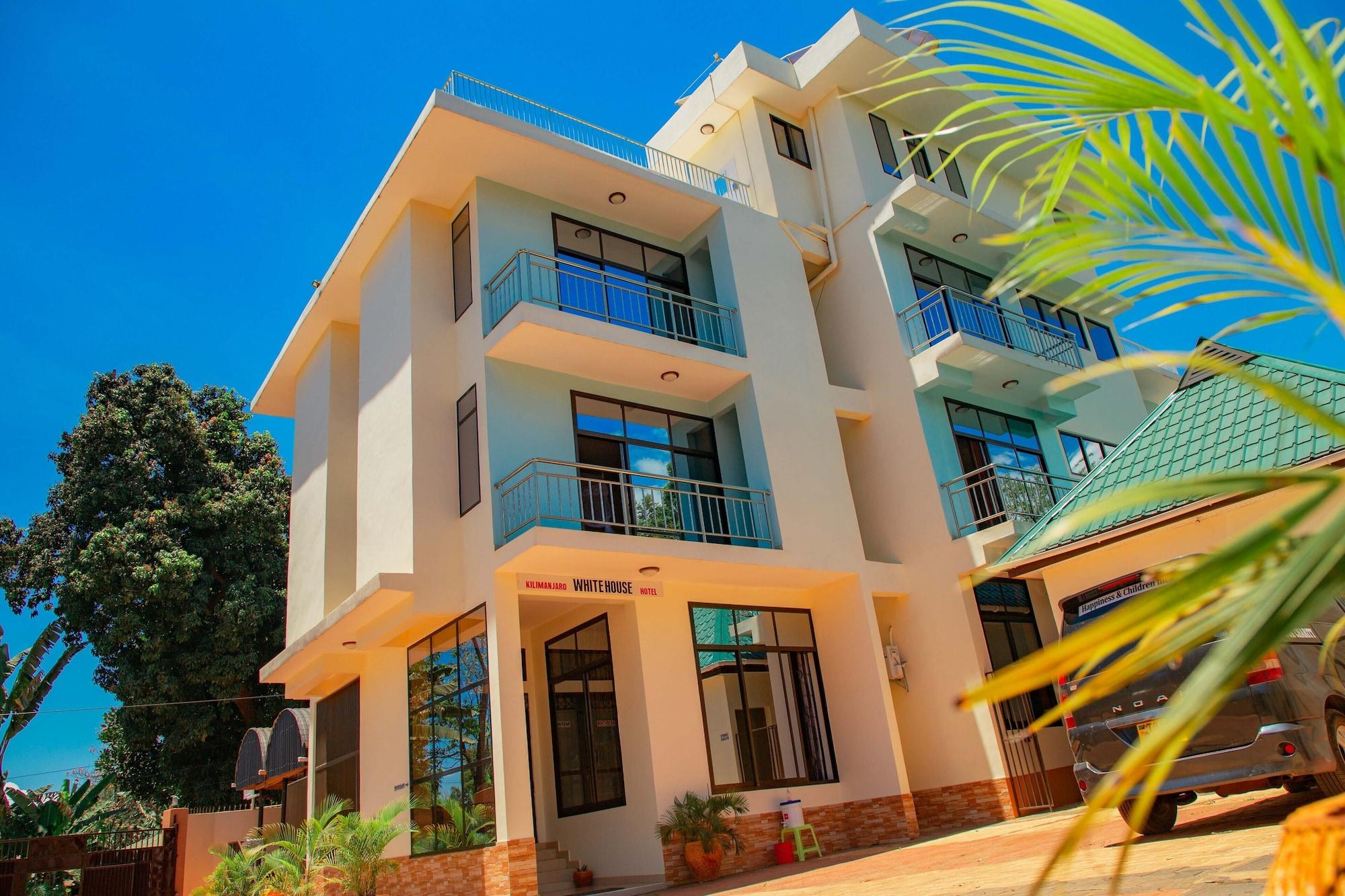 Vista Exterior Kilimanjaro White House Hotel