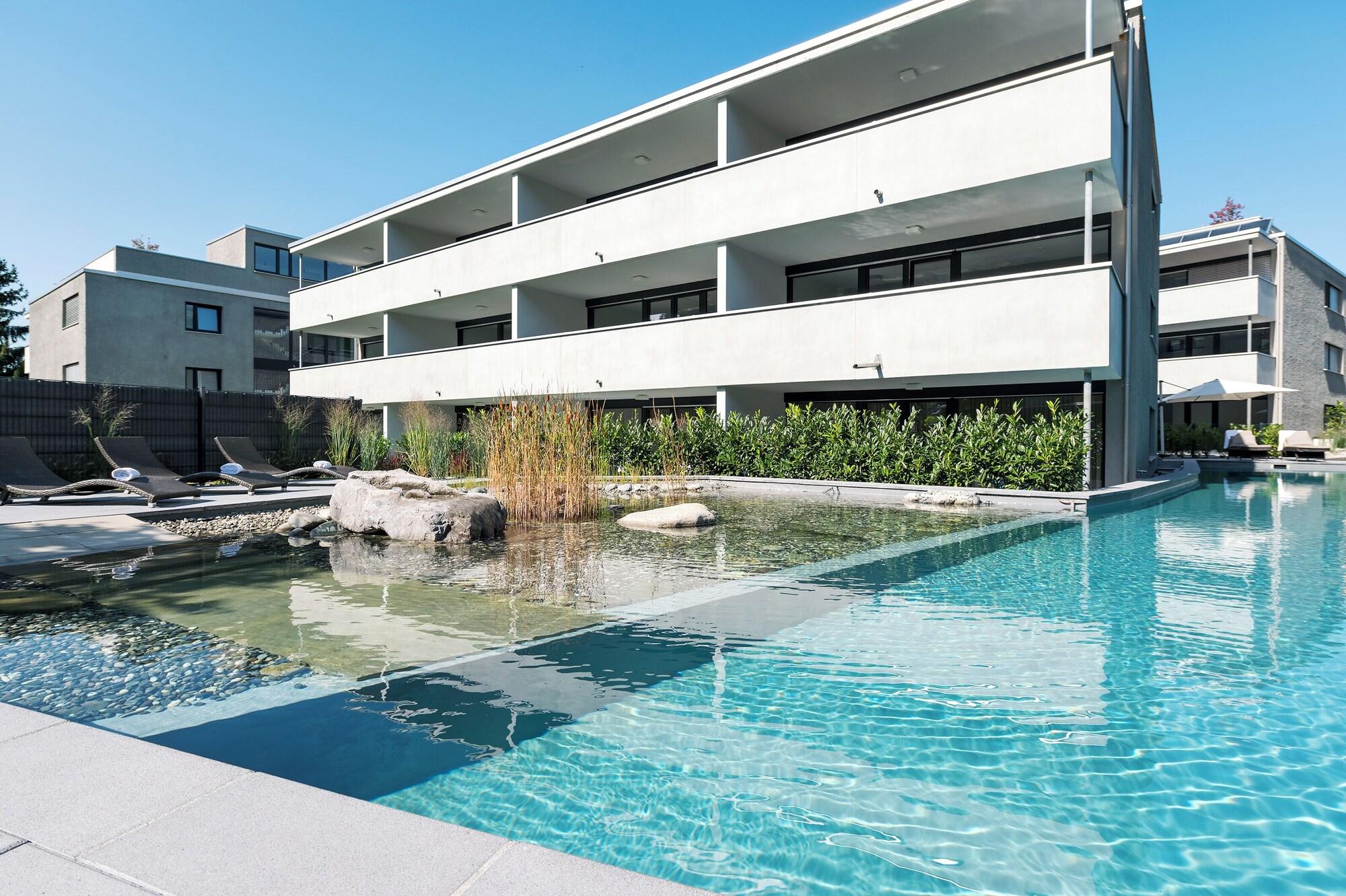 Varios Relaxed Urban Living