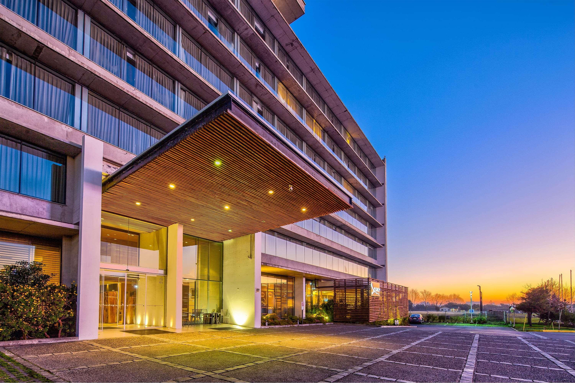 Vista Exterior Wyndham Concepcion Pettra
