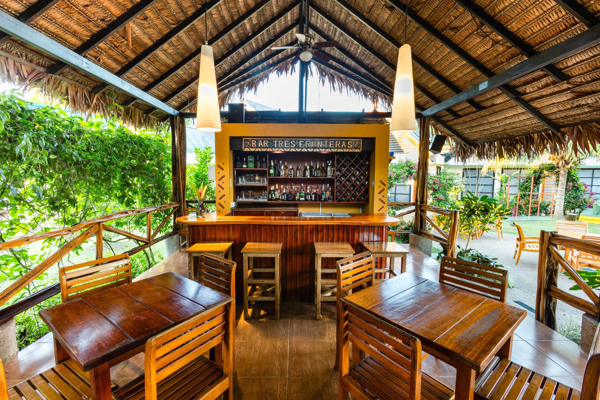 Bar/Salón Decameron Decalodge Ticuna