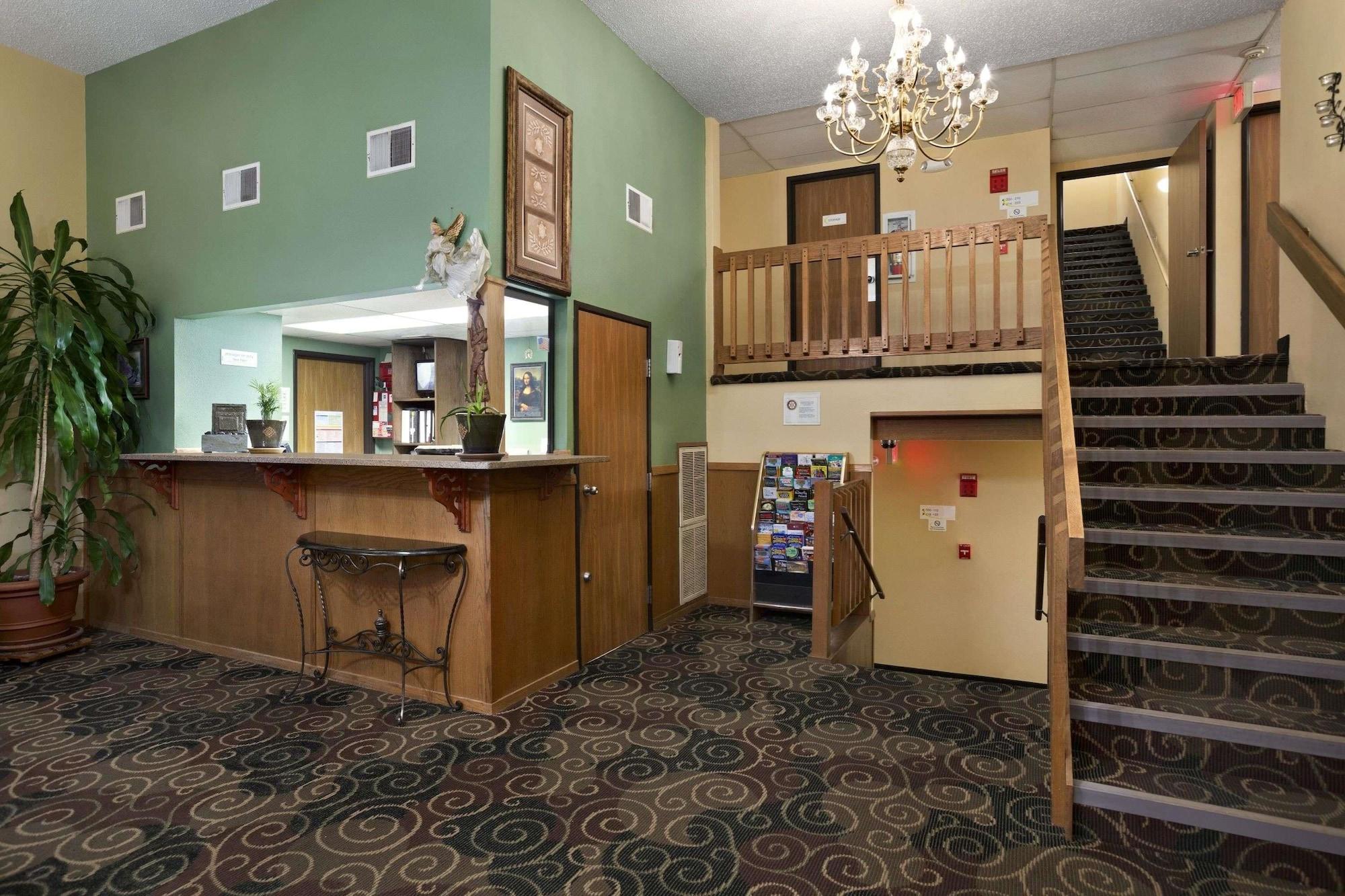 Vista Lobby Super 8 by Wyndham Russellville