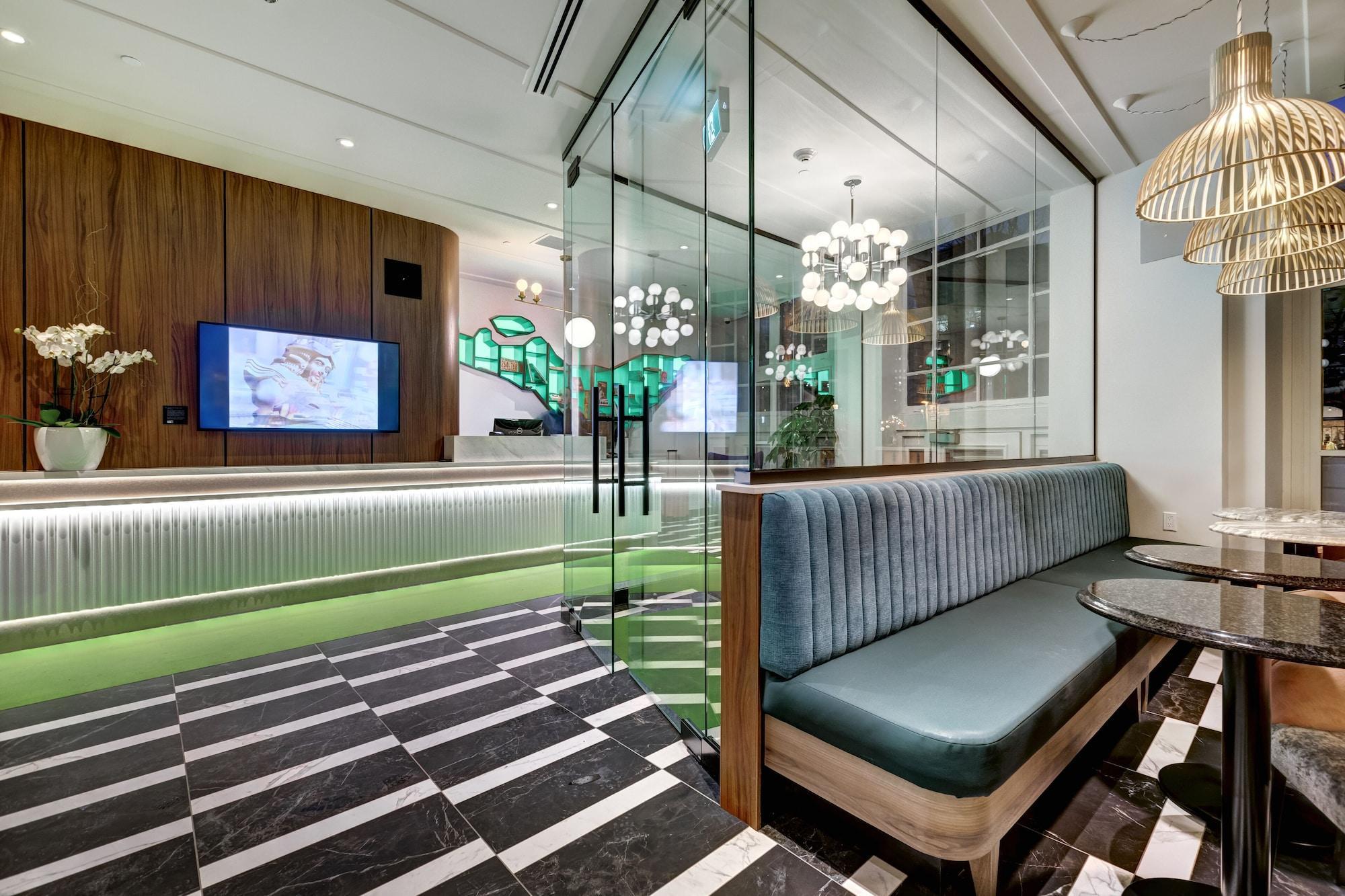 Bar/Salón Hotel Uville Montreal