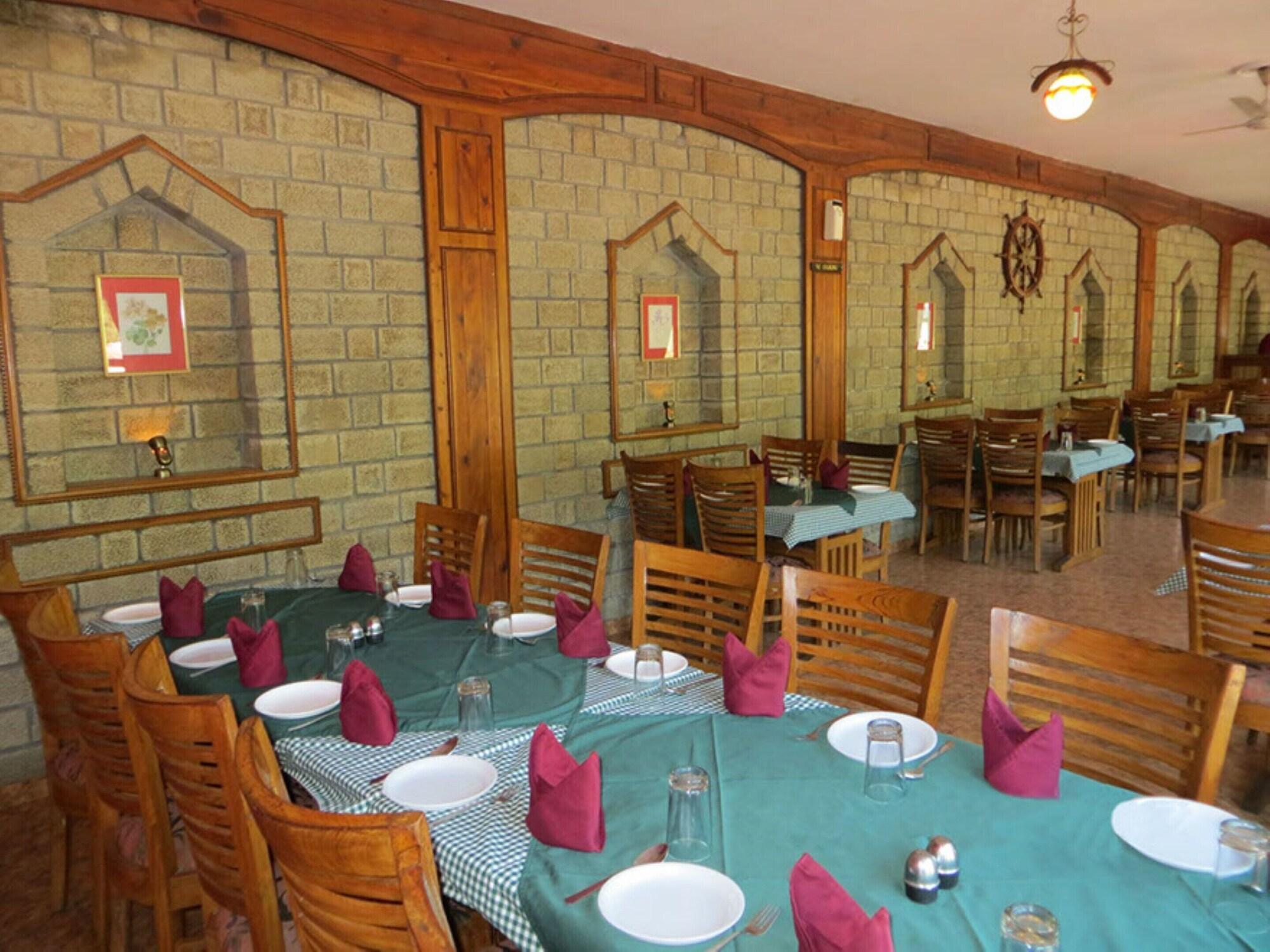 Restaurant Goroomgo Balaji Home Stay Himachal Pradesh