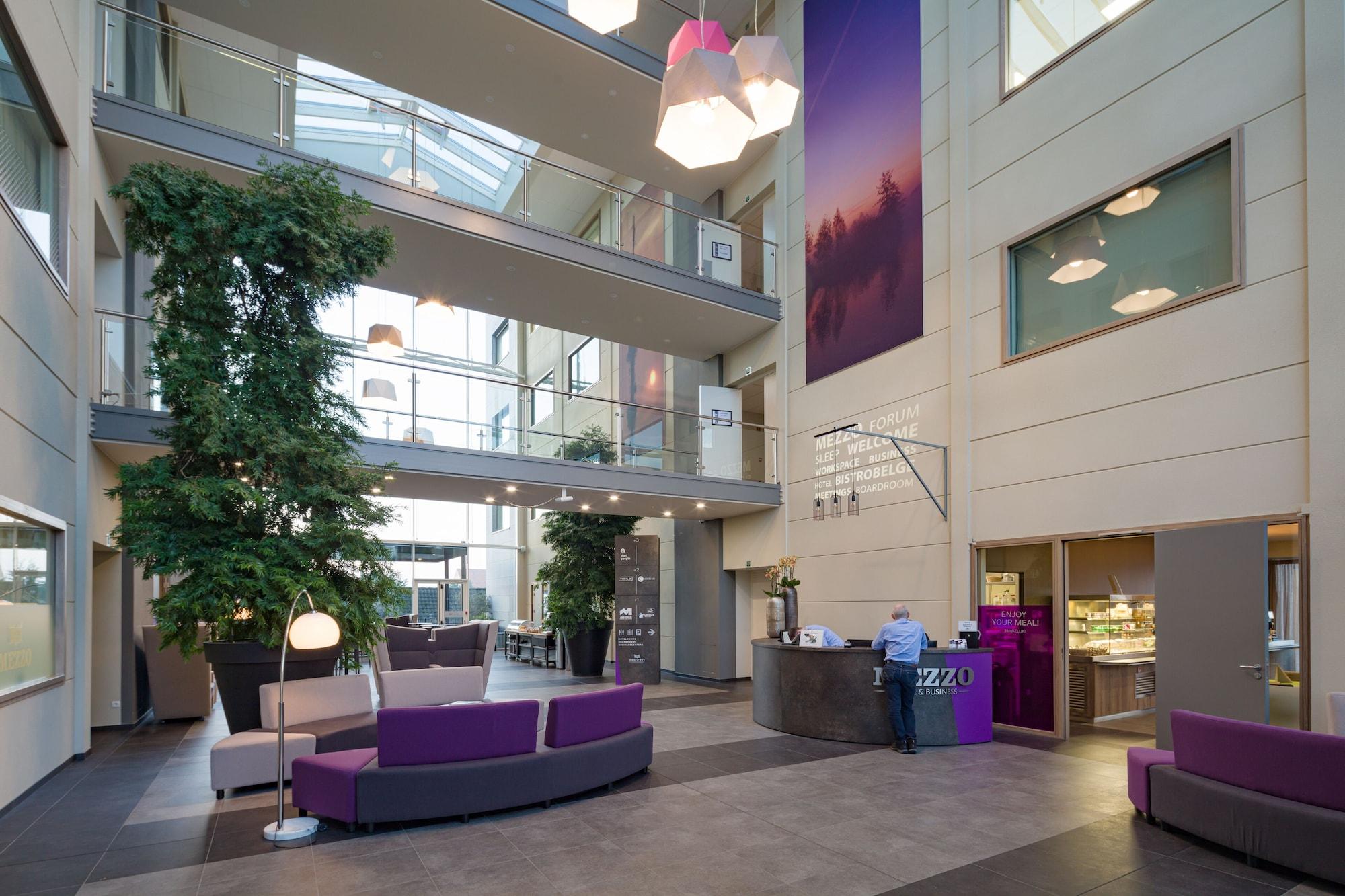 Vista Lobby Mezzo Hotel & Business