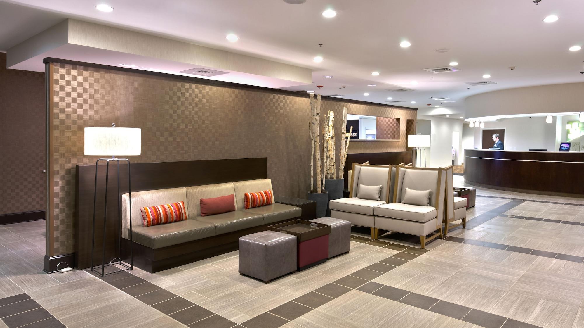 Vista Lobby Holiday Inn Charlotte Airport by IHG