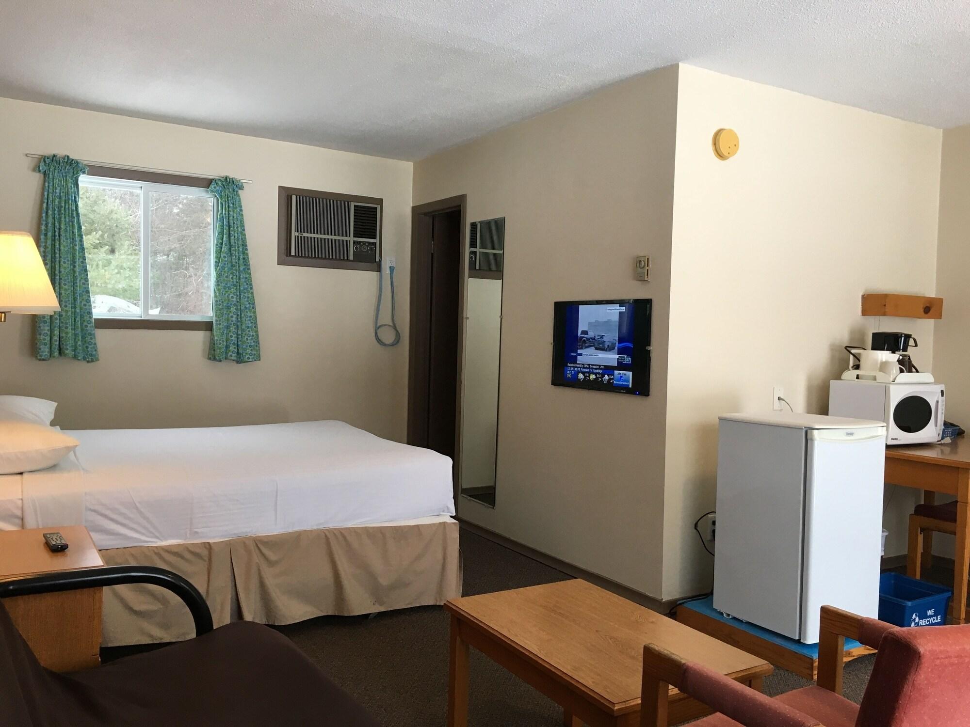 Varios Algonquin Motel