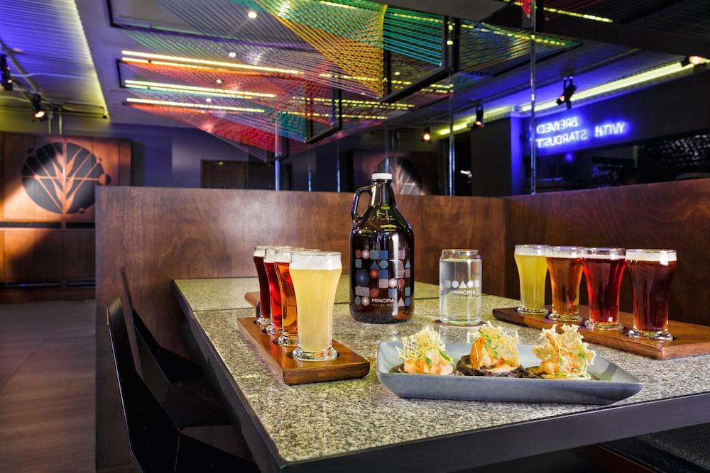 Bar/Salón Hotel Estancias VIVE MX wtc CDMX, Trademark by Wyndham