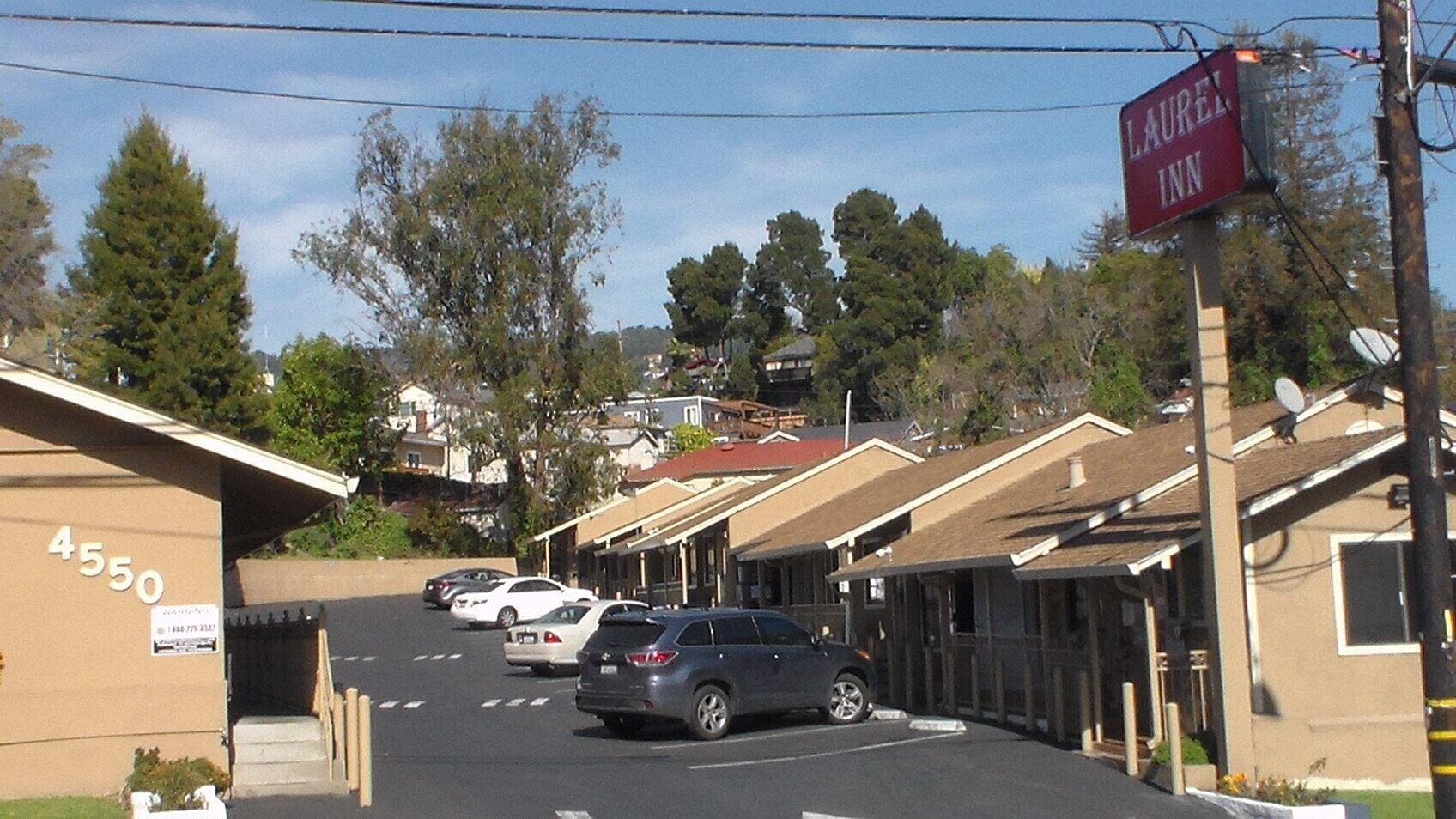 Vista Exterior Laurel Inn