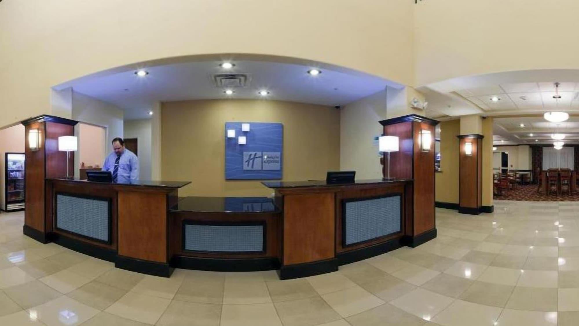 Vista Lobby Holiday Inn Express Hotel & Suites Bainbridge by IHG