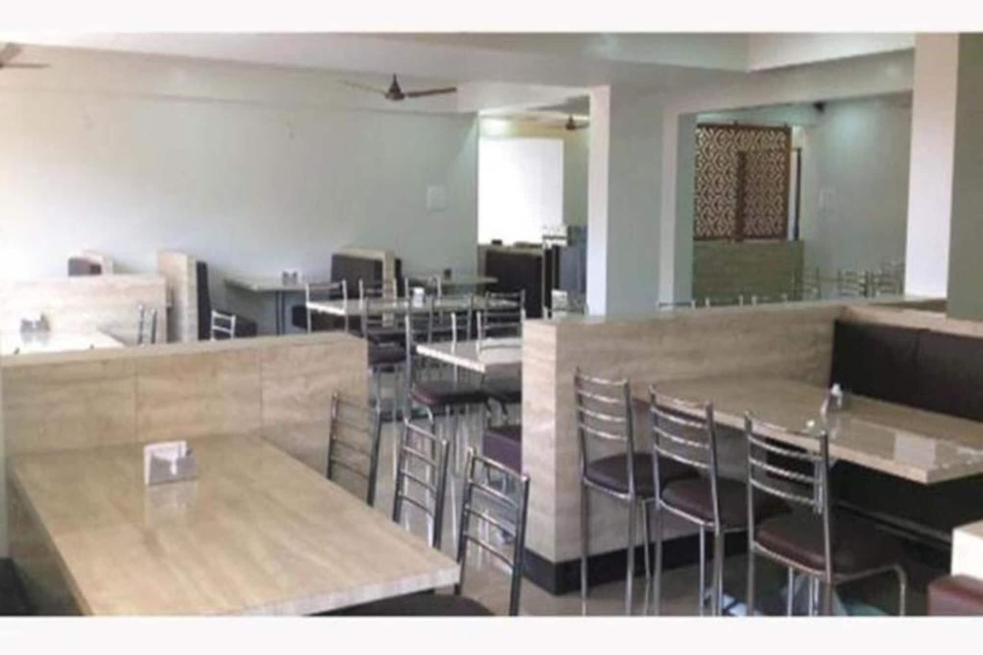 Restaurant Hotel Krushna Inn
