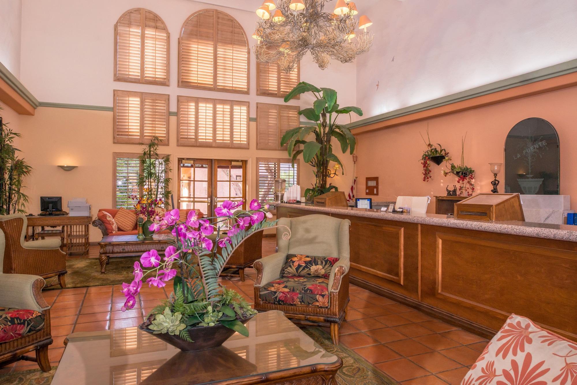 Vista Lobby La Fuente Inn & Suites