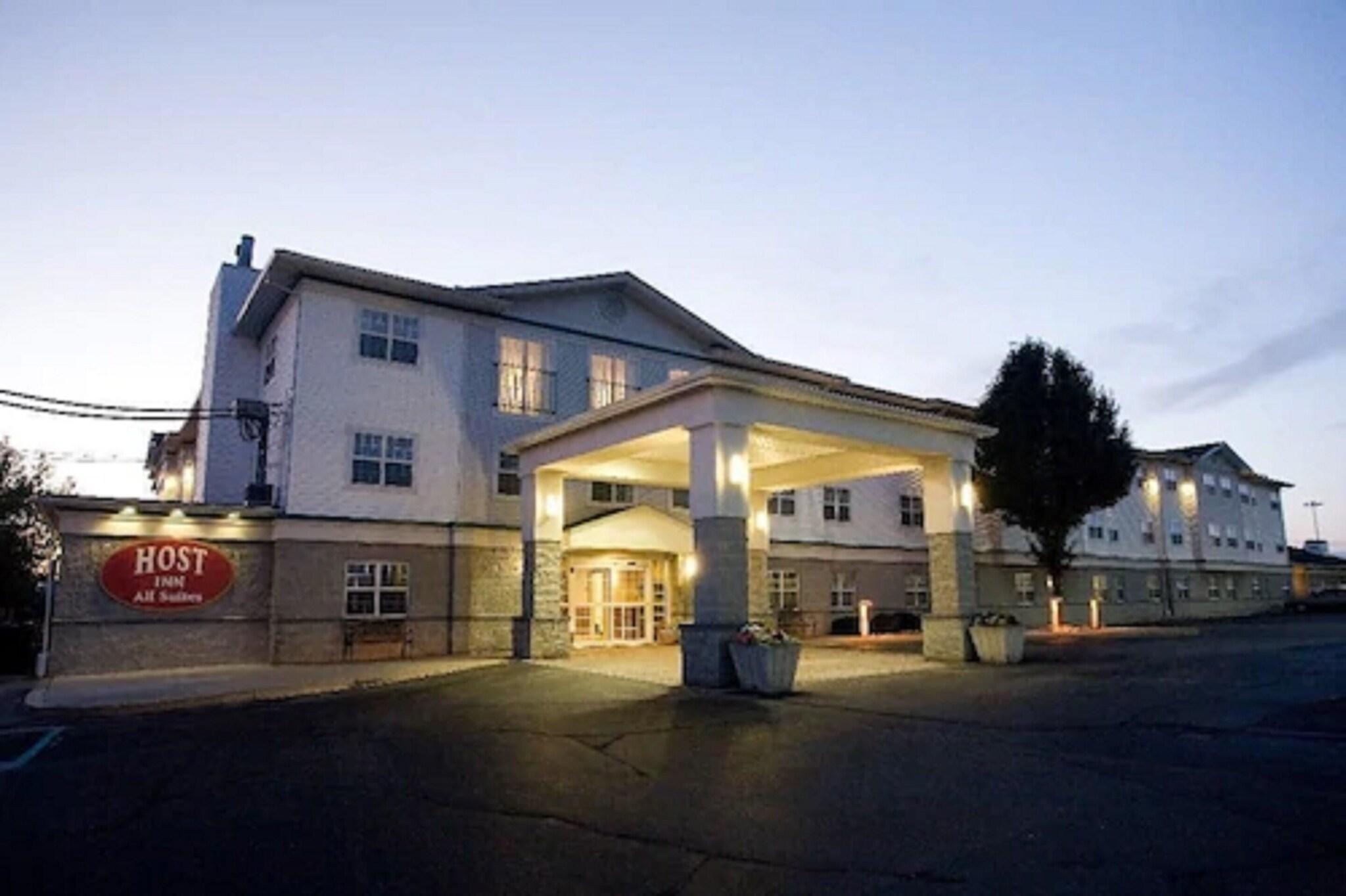 Vista Exterior Host Inn All Suites