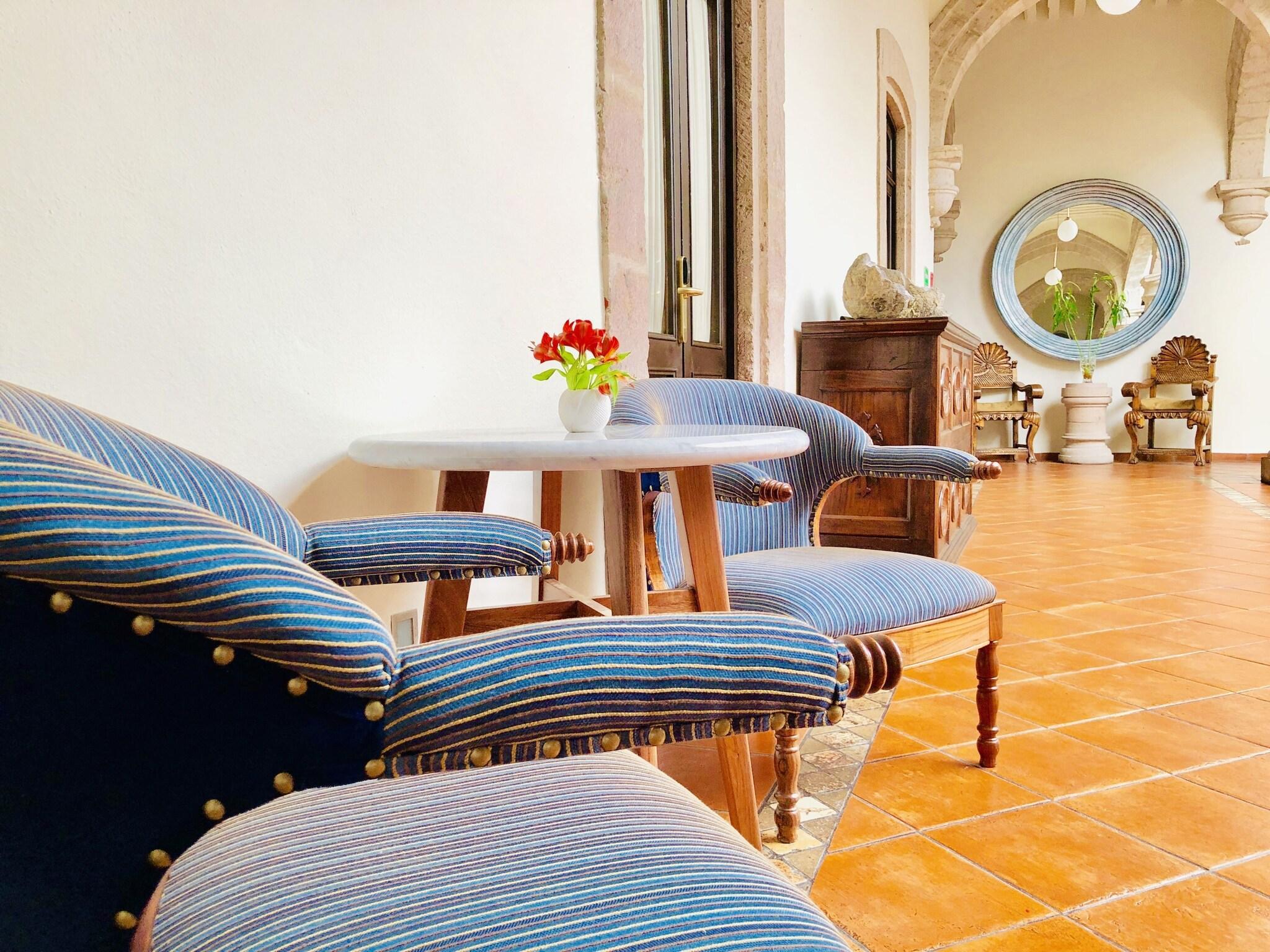 Vista Lobby HERENCIA By Hosting House