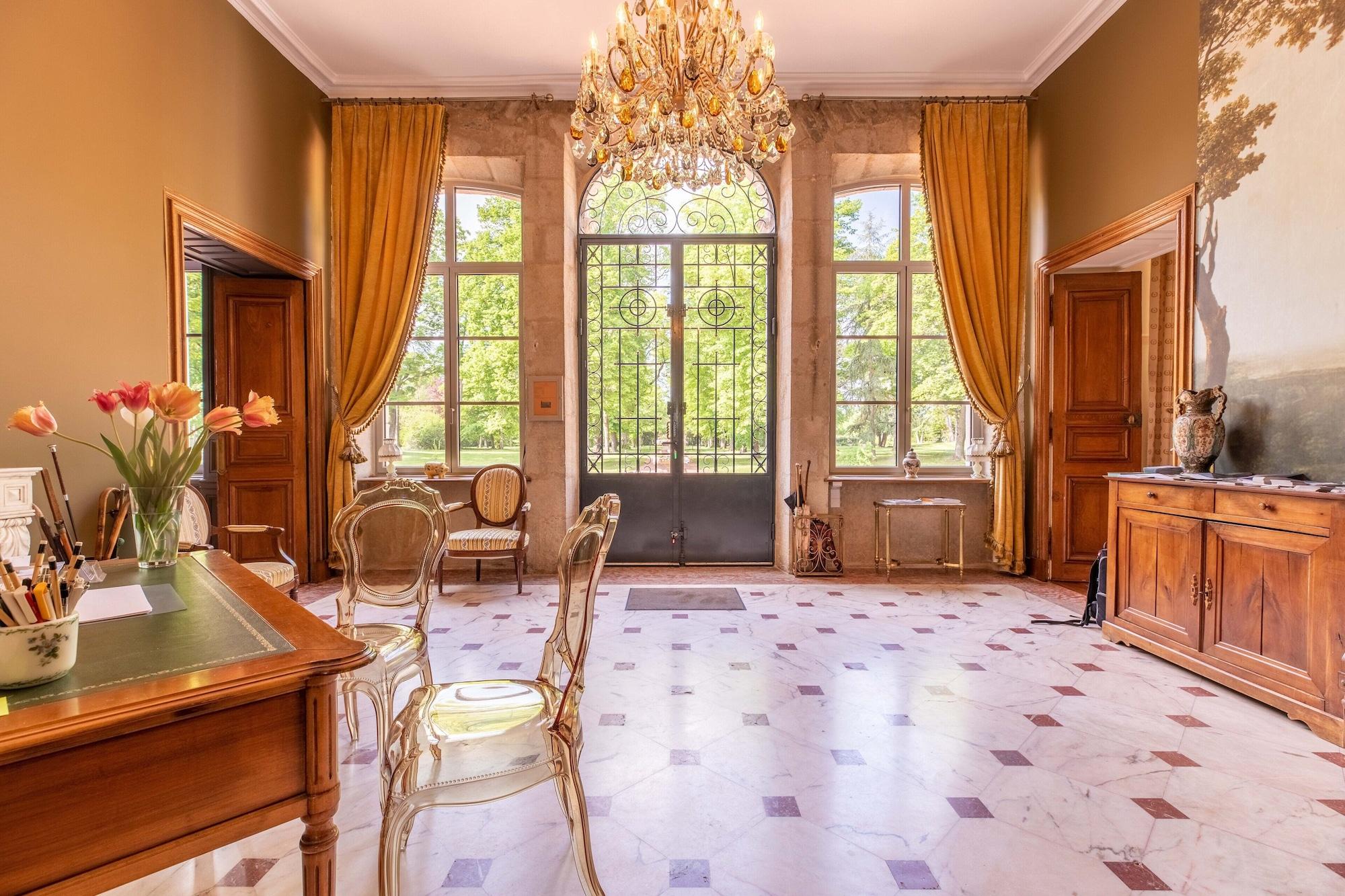 Vista Lobby Chambres D'hôtes Vichy : Château de Charmeil