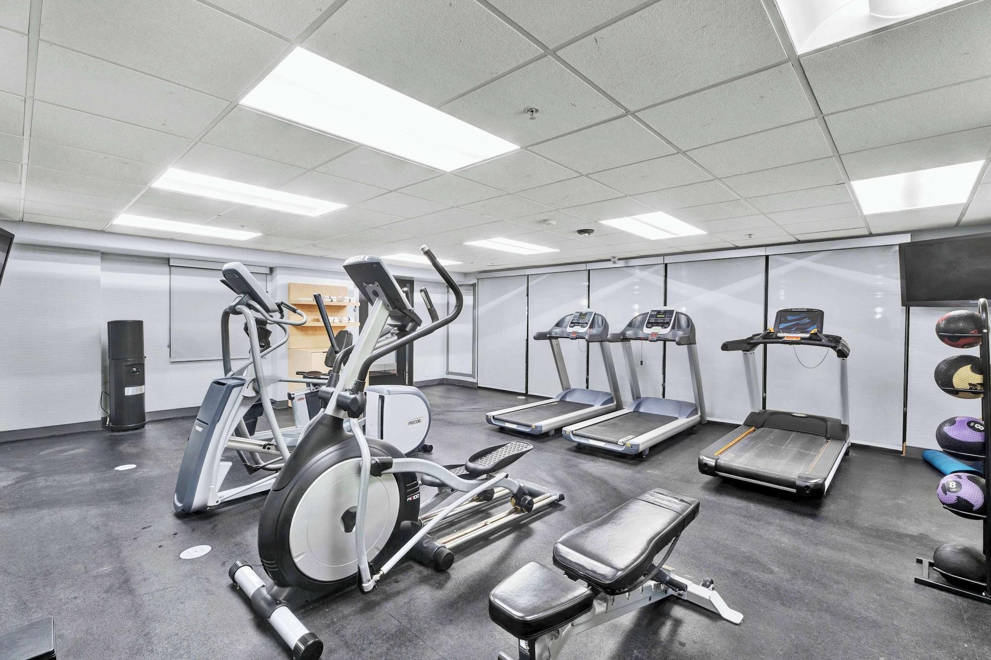 Gimnasio Spark by Hilton Plymouth