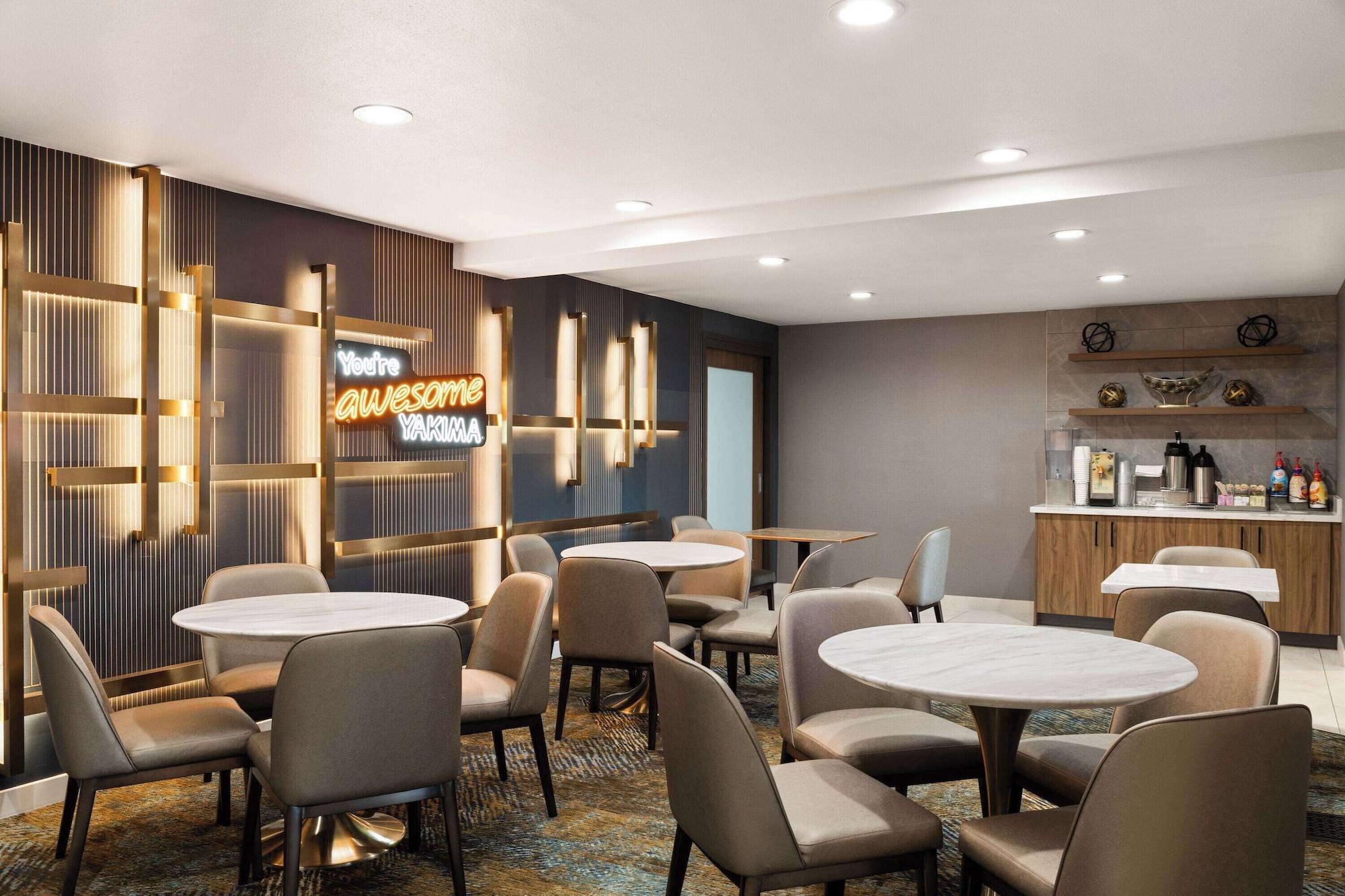 Restaurant La Quinta Inn & Suites by Wyndham Yakima Downtown