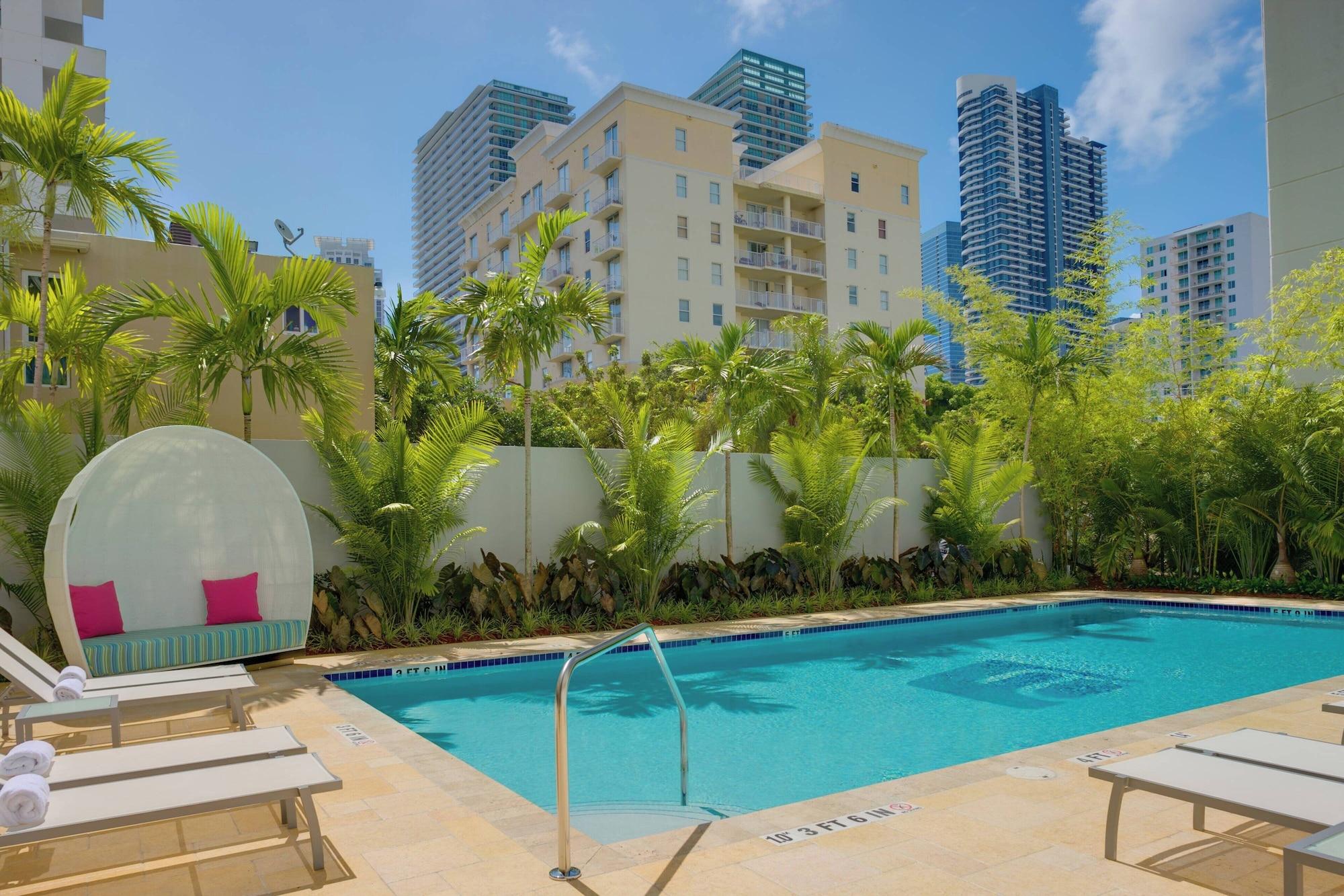 Vista Piscina Aloft by Marriott Miami - Brickell