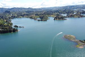 Actividad - TOUR PEÑOL Y GUATAPE (COMPARTIDO)