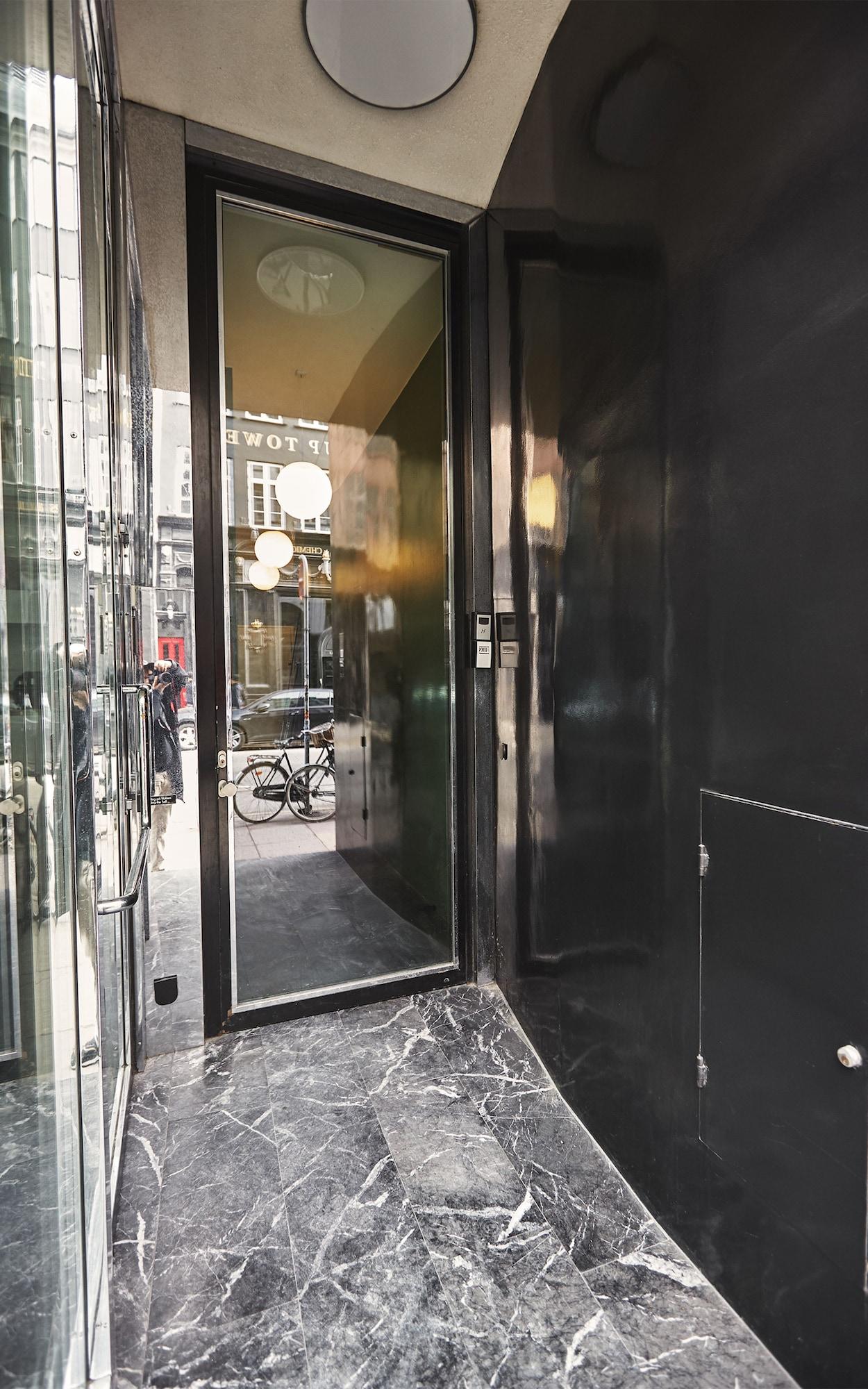 Vista Exterior Dinesen Collection Two-Story Condos by Nyhavn Harbour