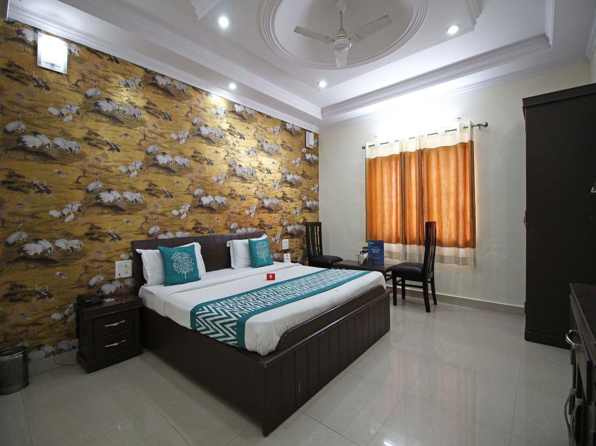 Varios OYO 4073 Hotel Esskay