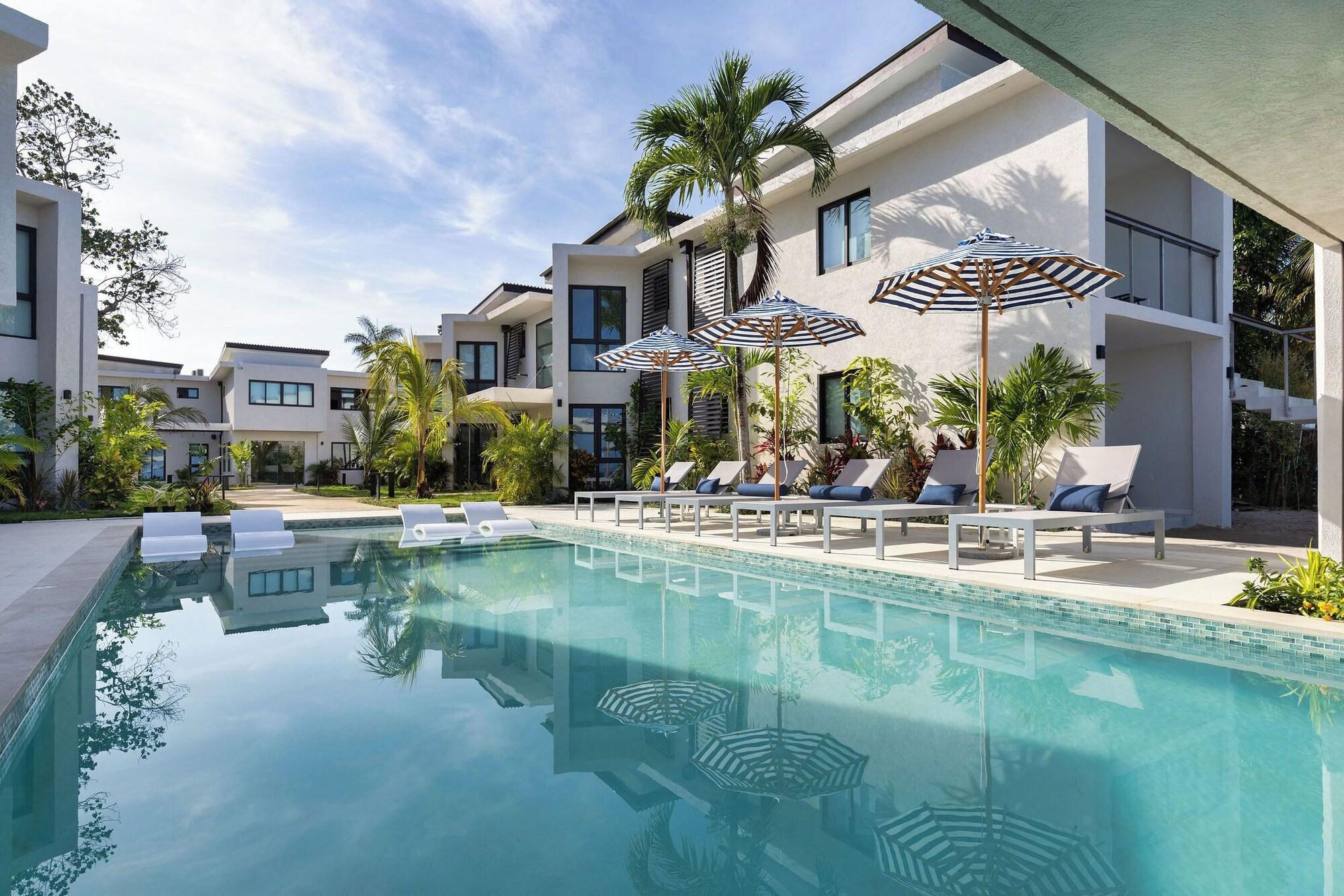 Varios Negril Footeprints Hotel