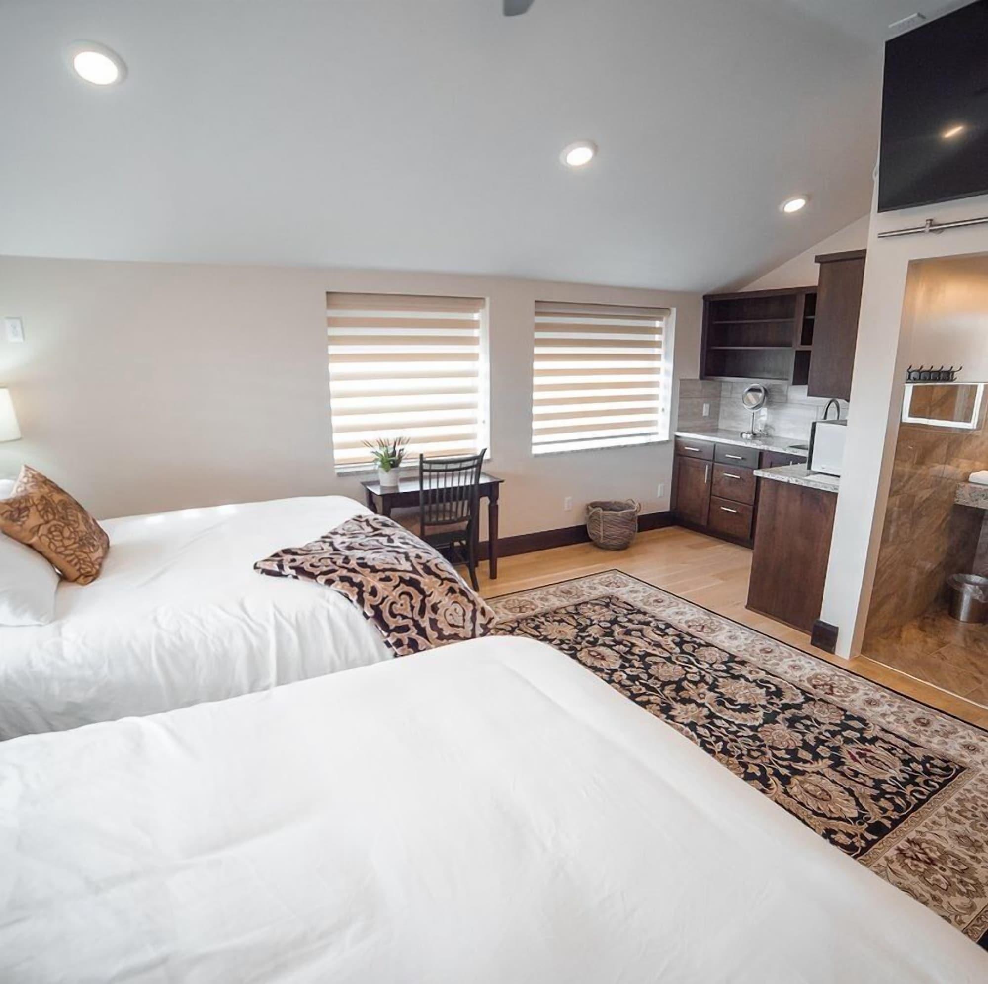 Varios Iron Springs Adventure Resort & RV Park