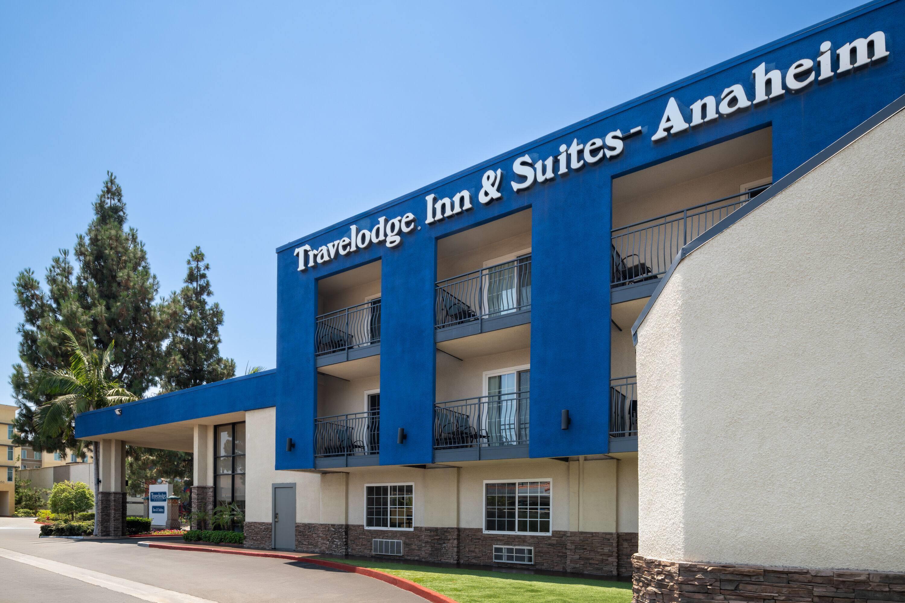 Vista Exterior Travelodge Inn & Suites by Wyndham Anaheim on Disneyland Dr