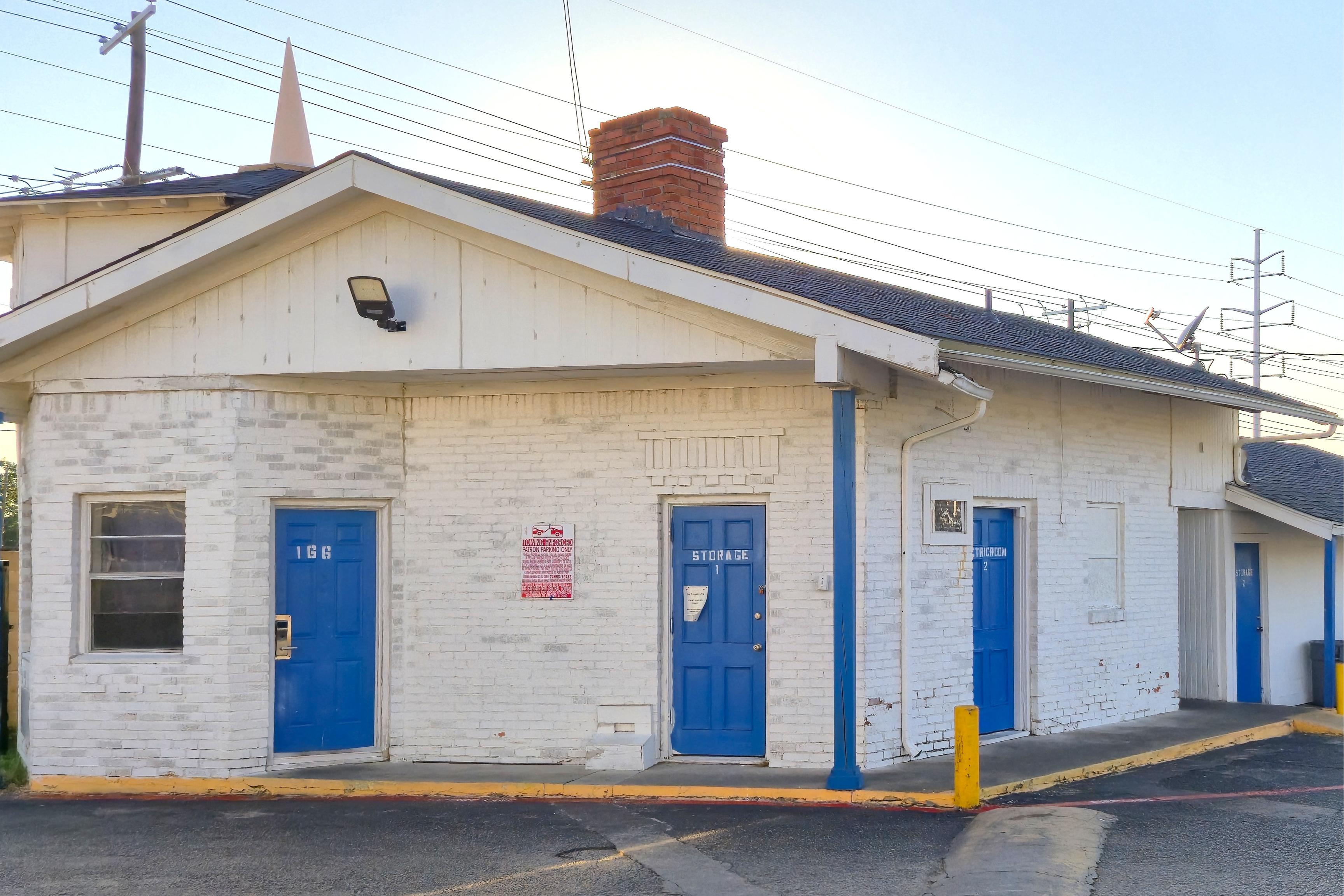Vista Exterior Cole Manor Motel By Oyo Love Field Market Center