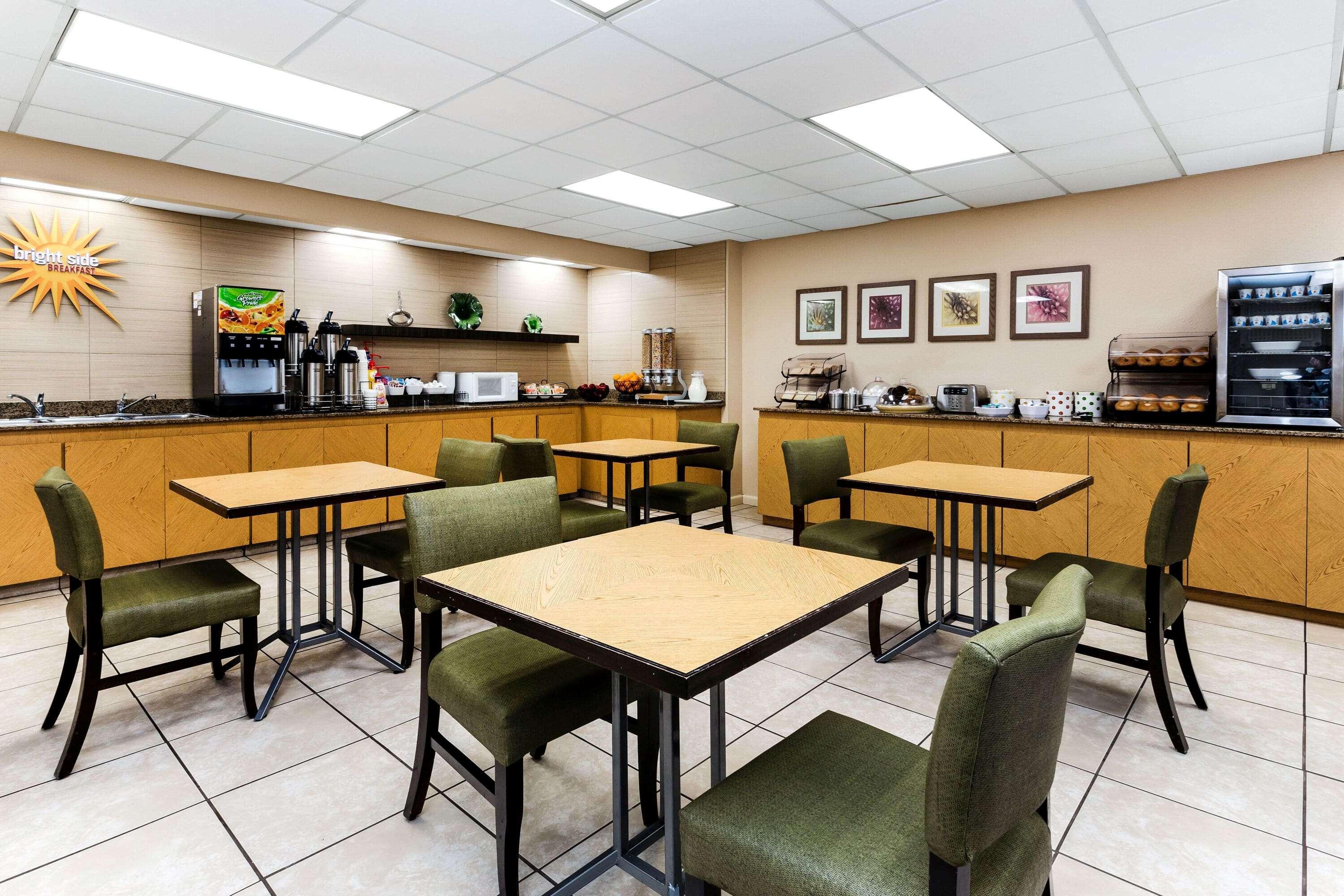 Restaurant La Quinta Inn & Suites by Wyndham St. Pete-Clearwater Airpt