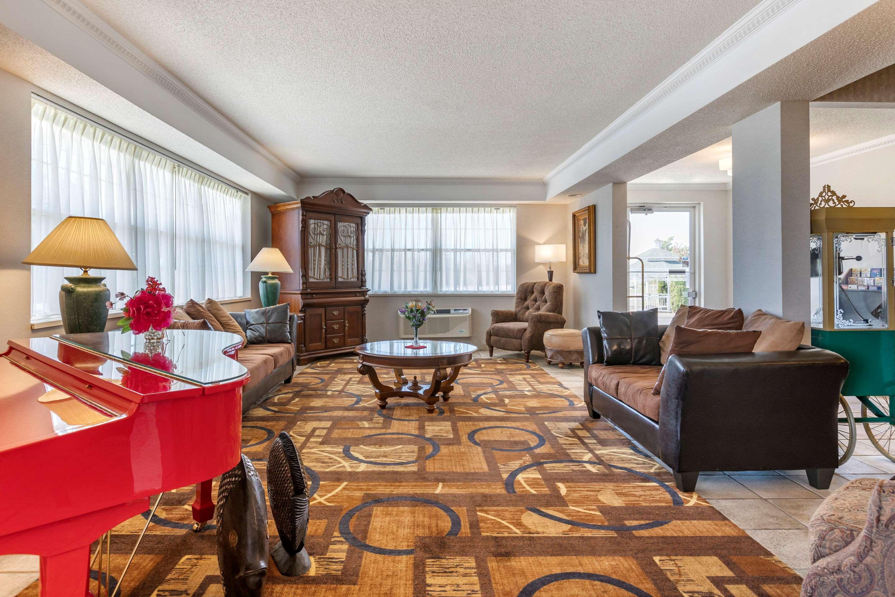 Vista Lobby Quality Inn & Suites