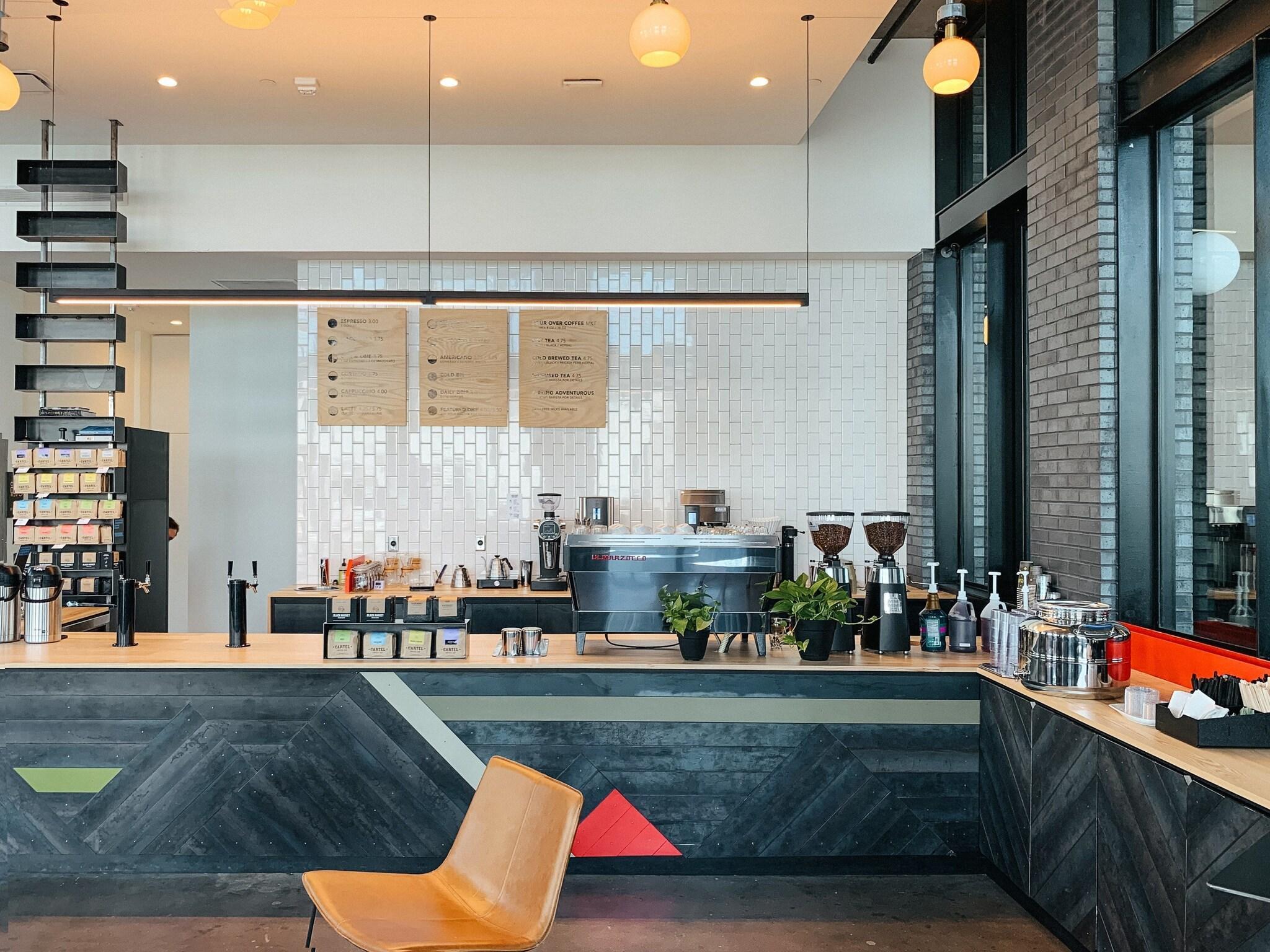 Bar/Salón Arrive Austin