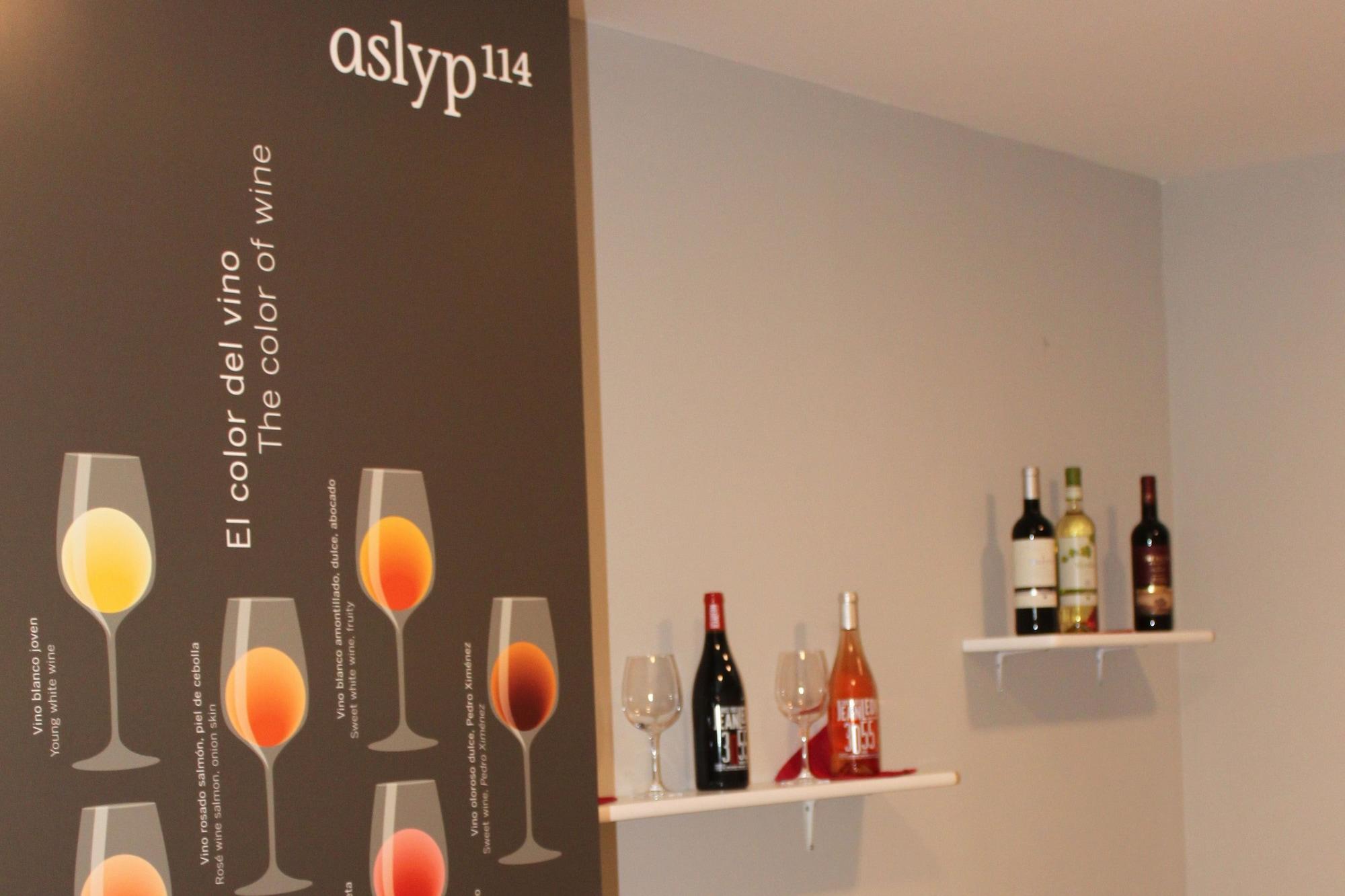 Bar/Salón Hostal Aslyp 114