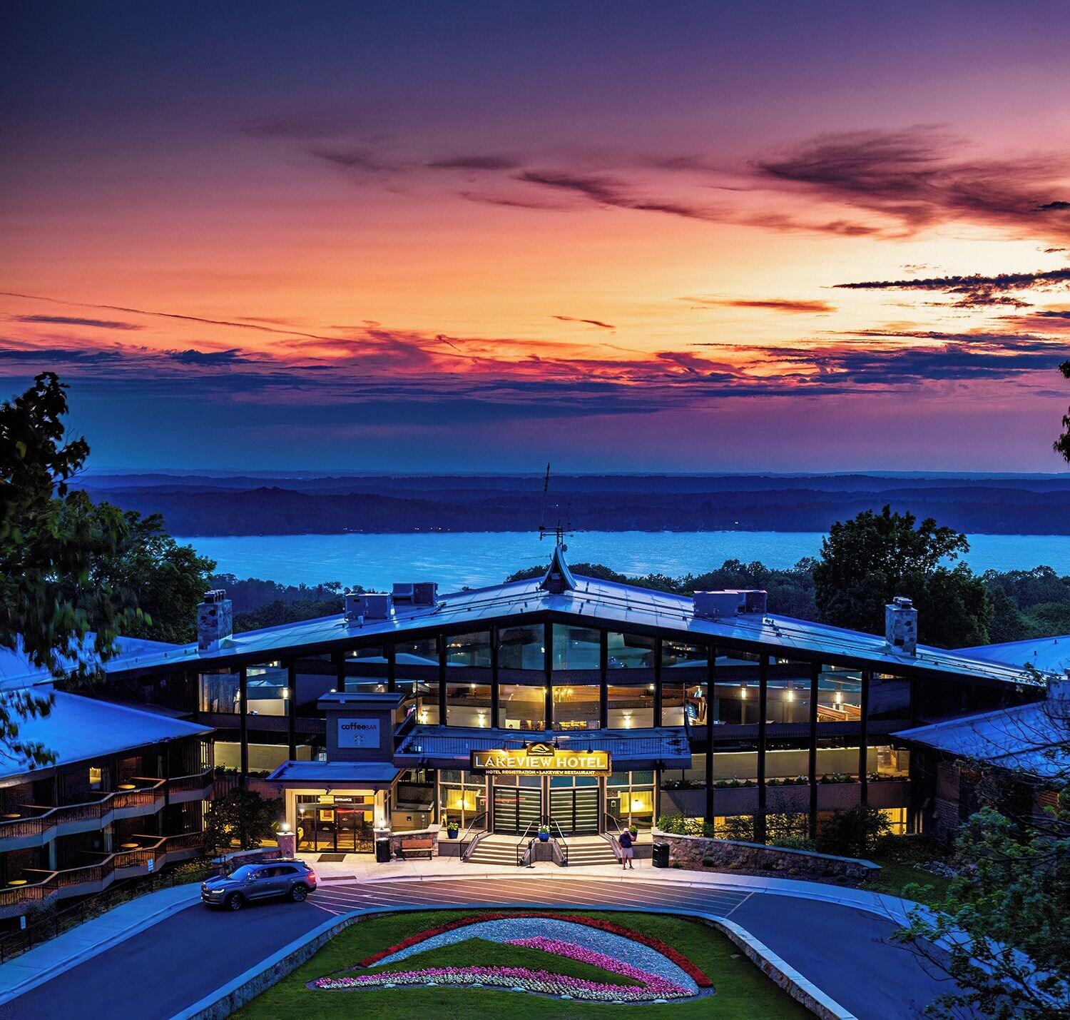 Vista Exterior The Lakeview Hotel, Shanty Creek Resort