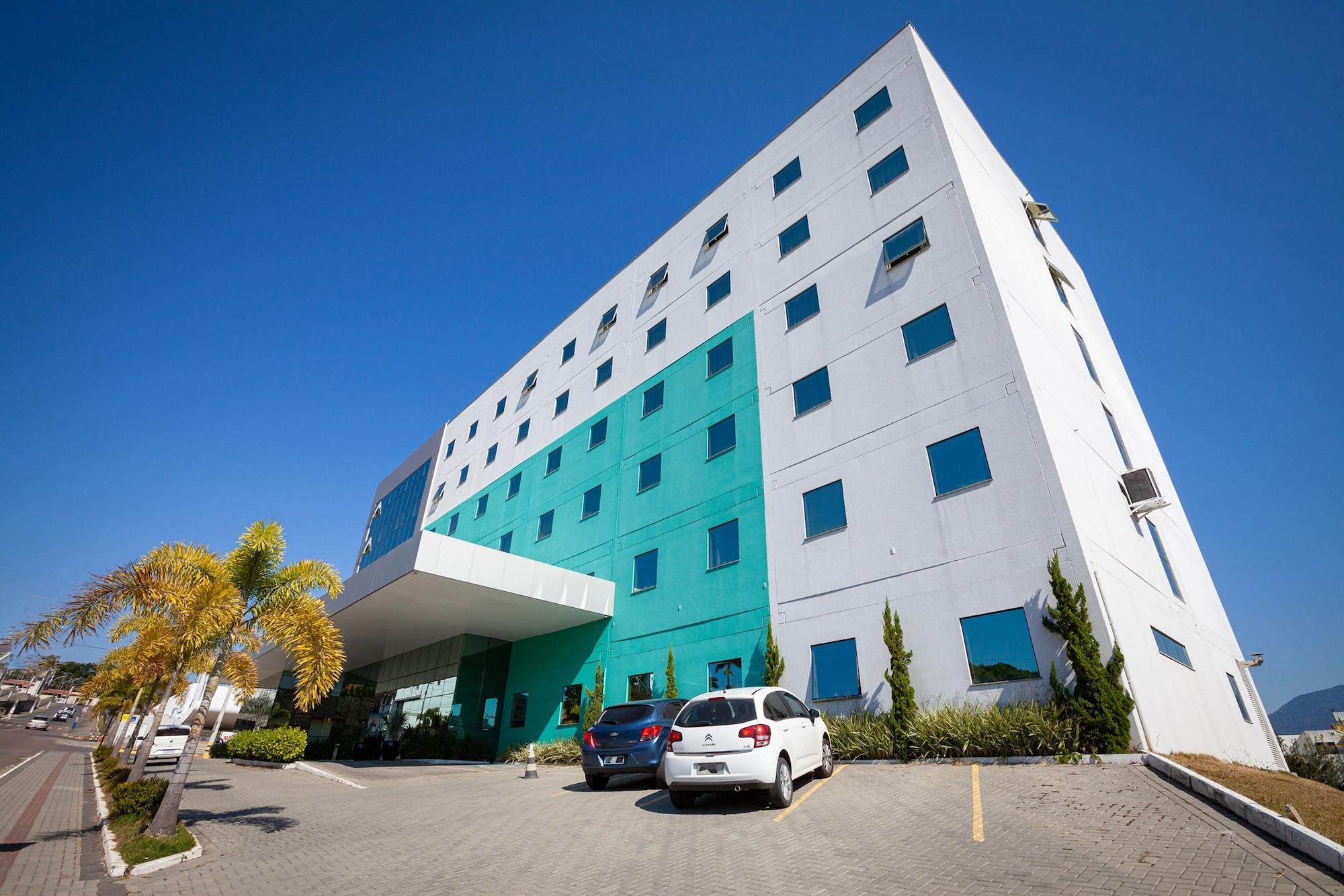 Vista Exterior Tri Hotel Executive Indaial