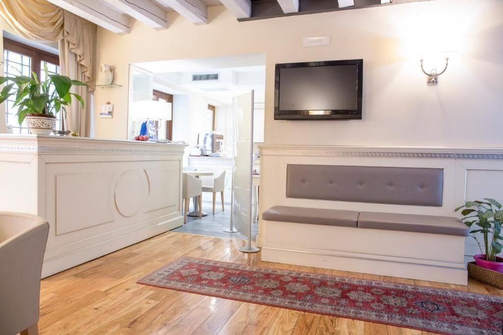 Varios Hotel al Castello