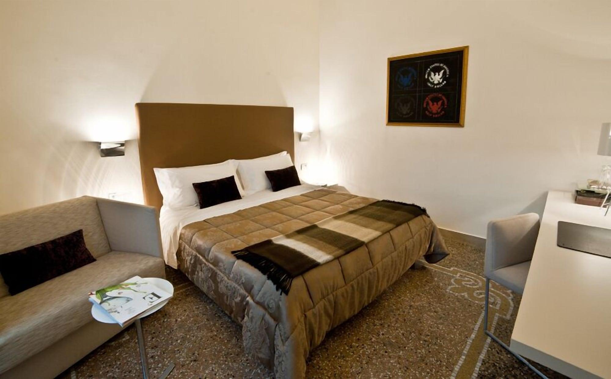 Varios Town House Cavour
