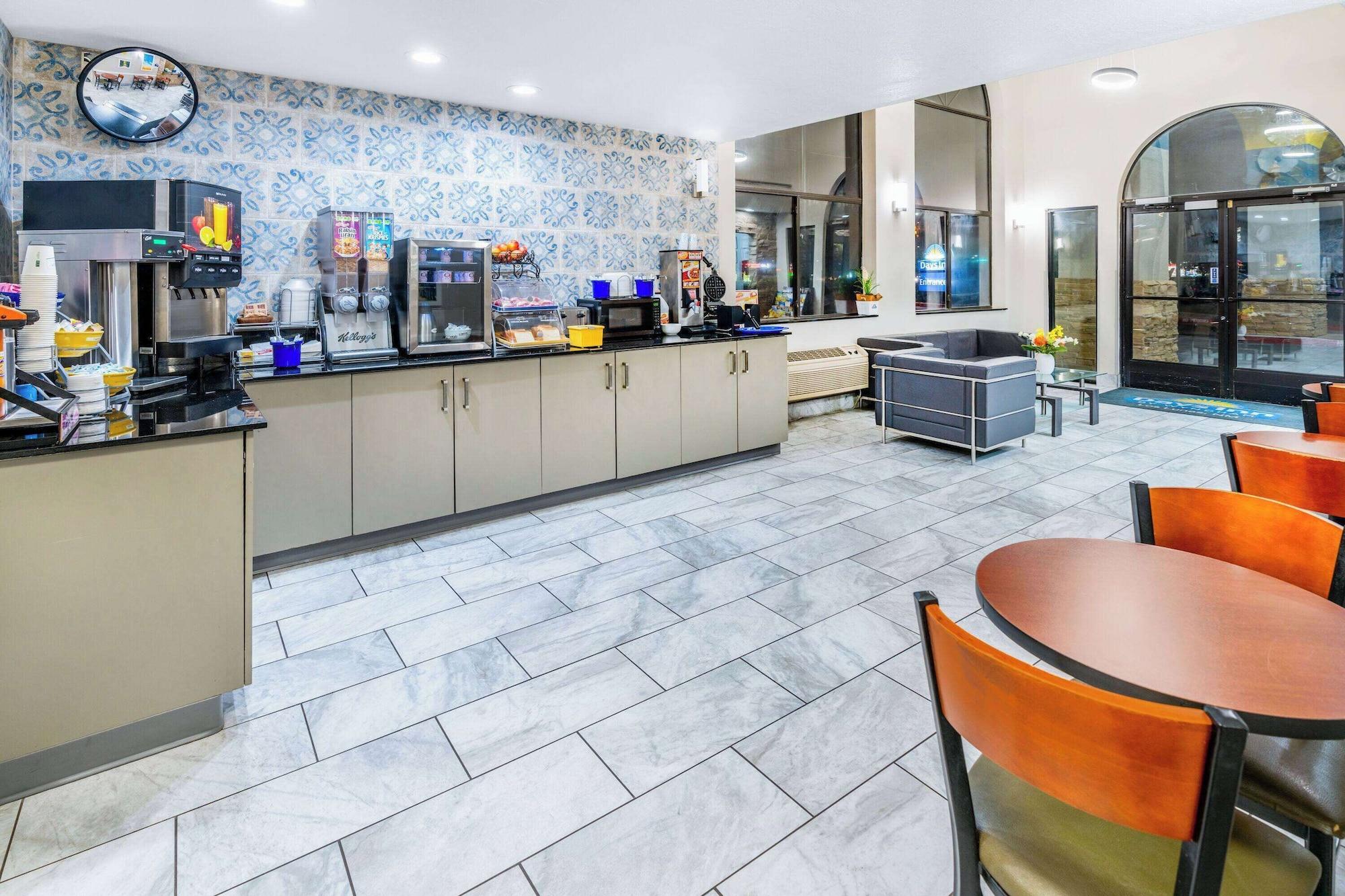 Restaurant Days Inn by Wyndham Los Lunas