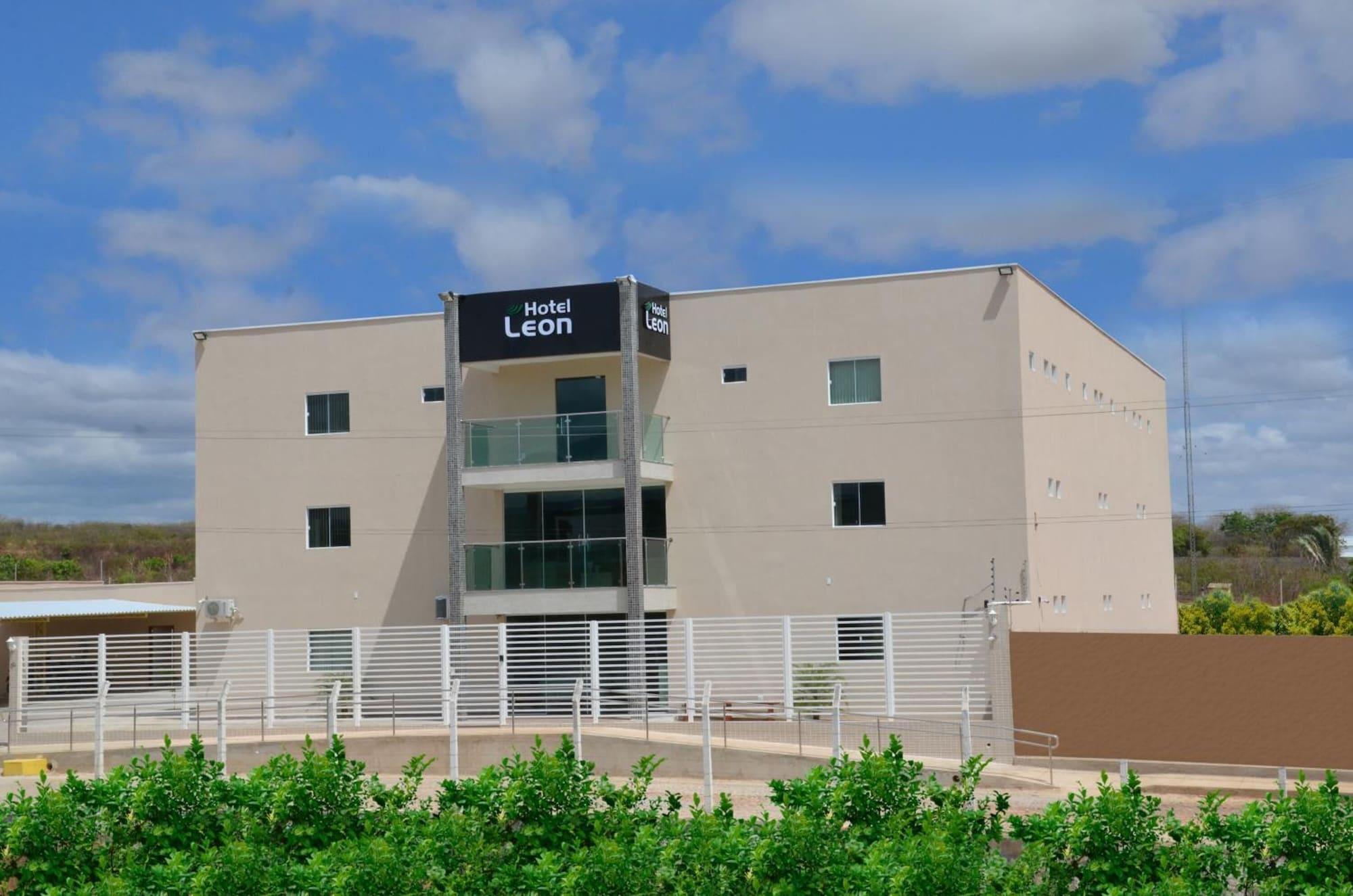 Vista Exterior Hotel Leon