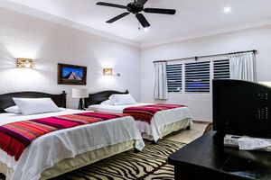 Alquiler Vacacional - BIG! 3BR Home Fully Equipped, Pool, Gardens & WiFi