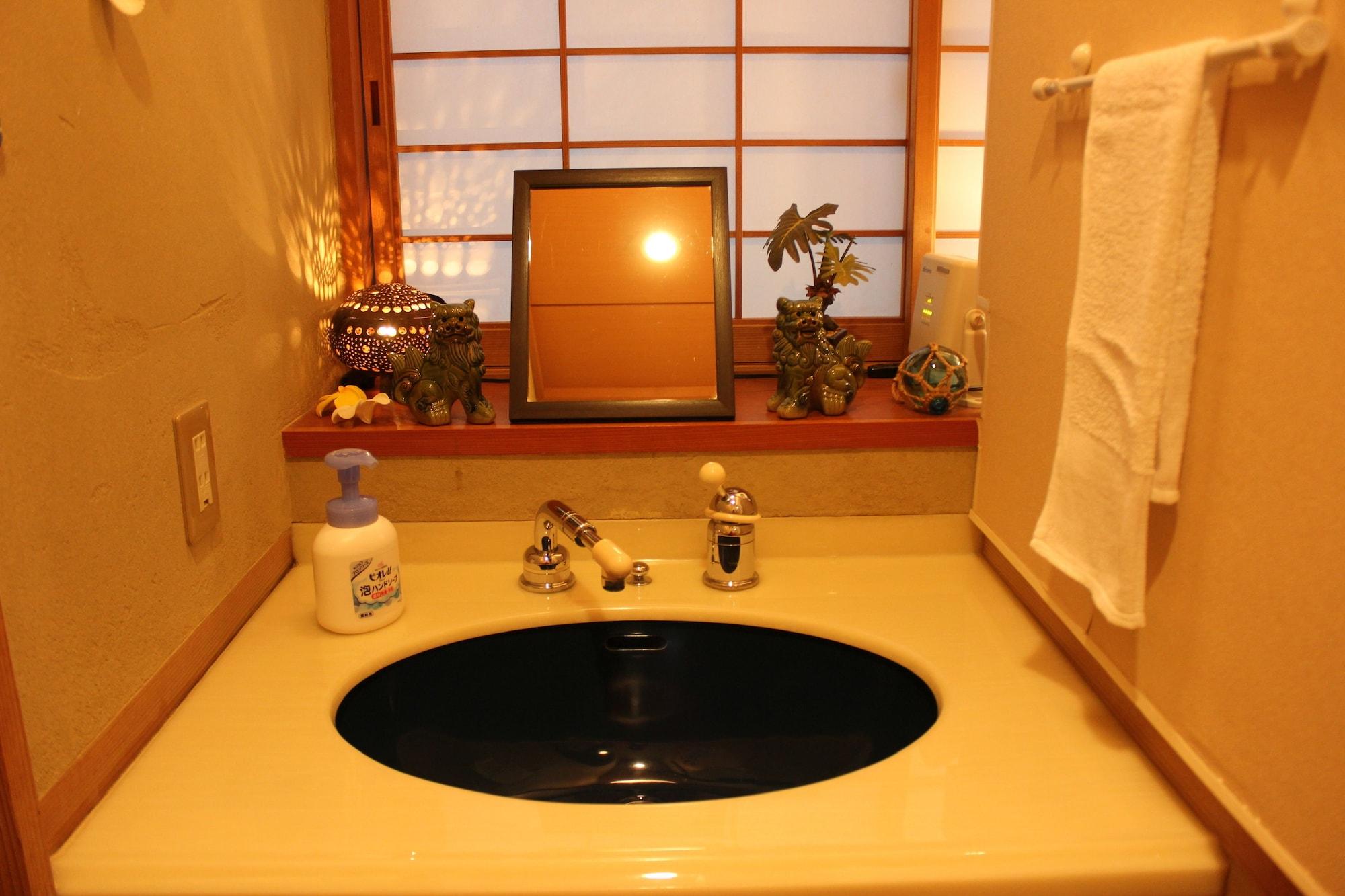 Equipamiento de Habitación Okinawa Minshuku Kariyushi Honkan